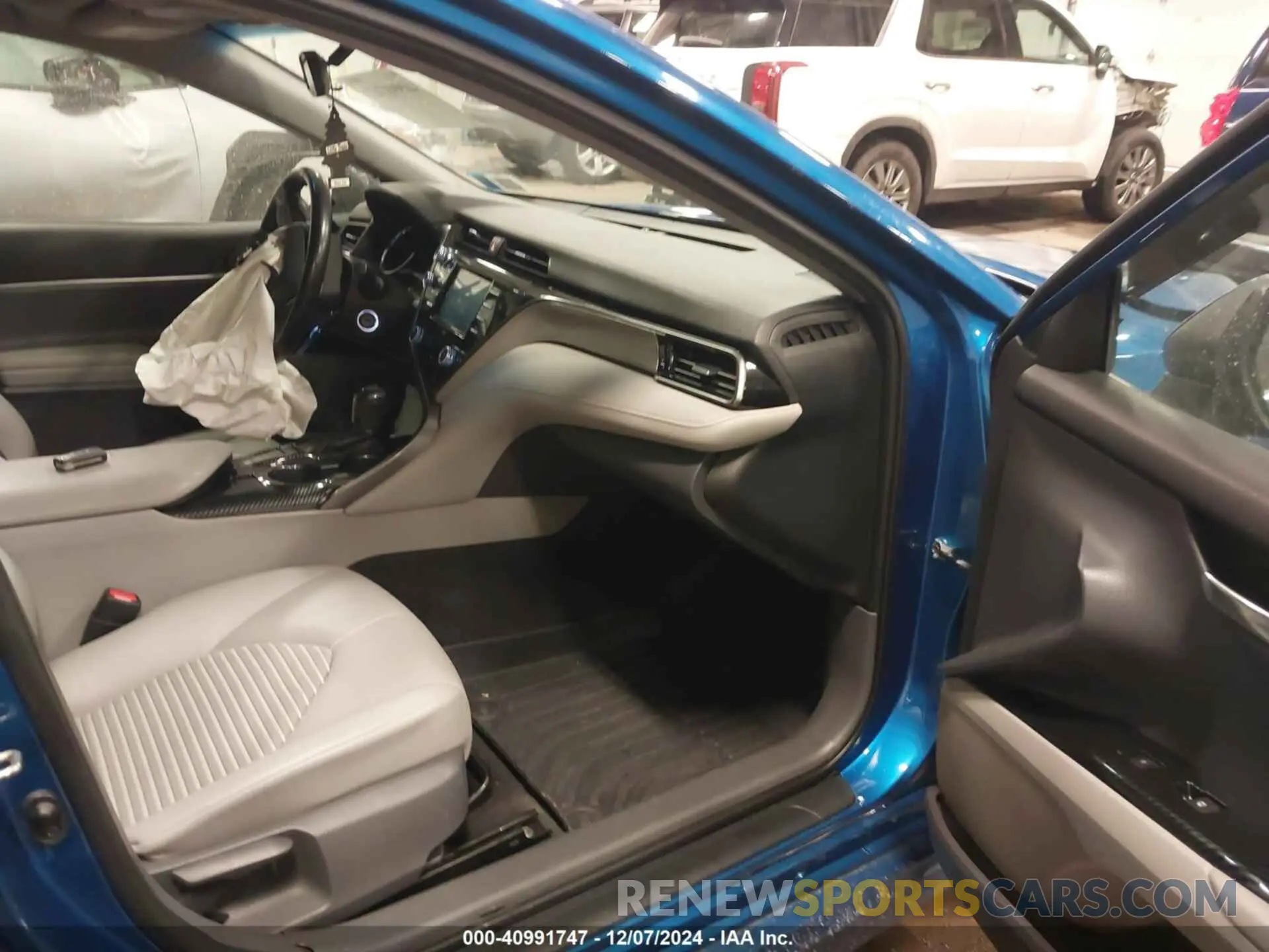 5 Photograph of a damaged car 4T1G11AK3LU309018 TOYOTA CAMRY 2020