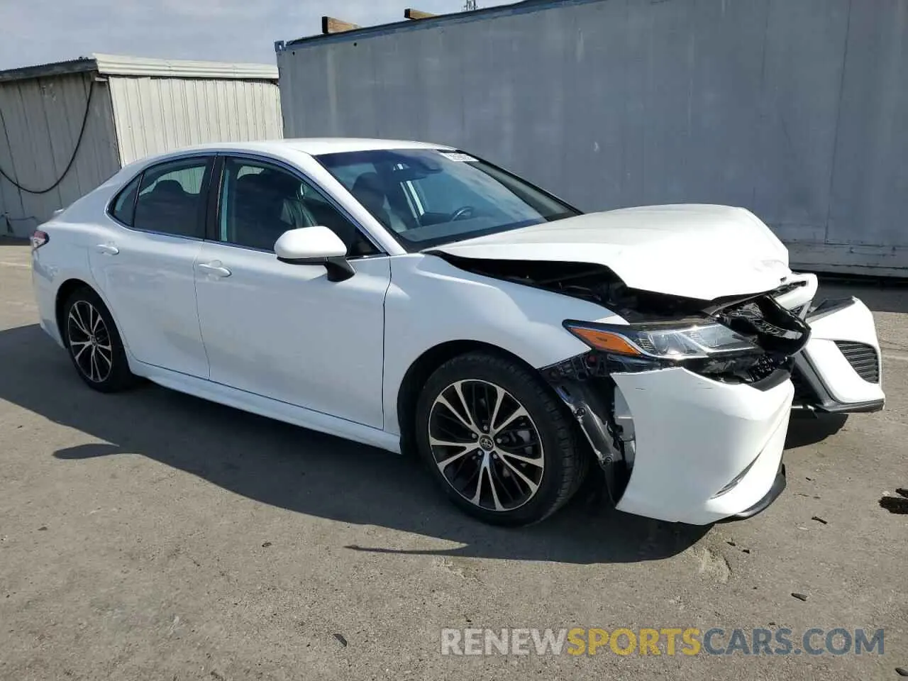 4 Фотография поврежденного автомобиля 4T1G11AK3LU347509 TOYOTA CAMRY 2020
