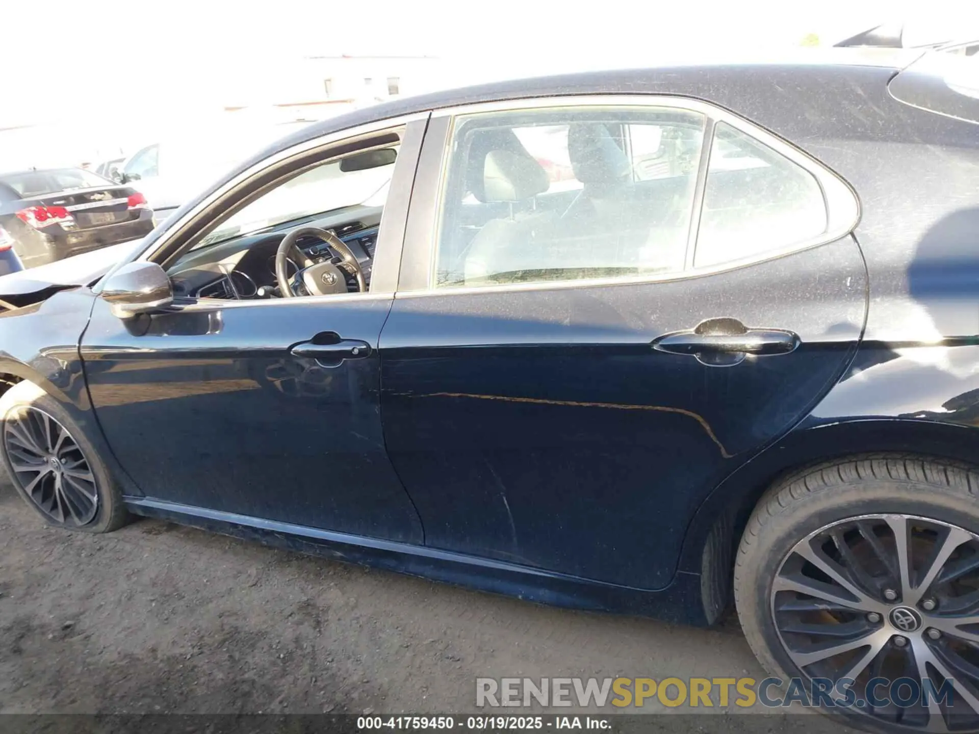 14 Photograph of a damaged car 4T1G11AK3LU365315 TOYOTA CAMRY 2020