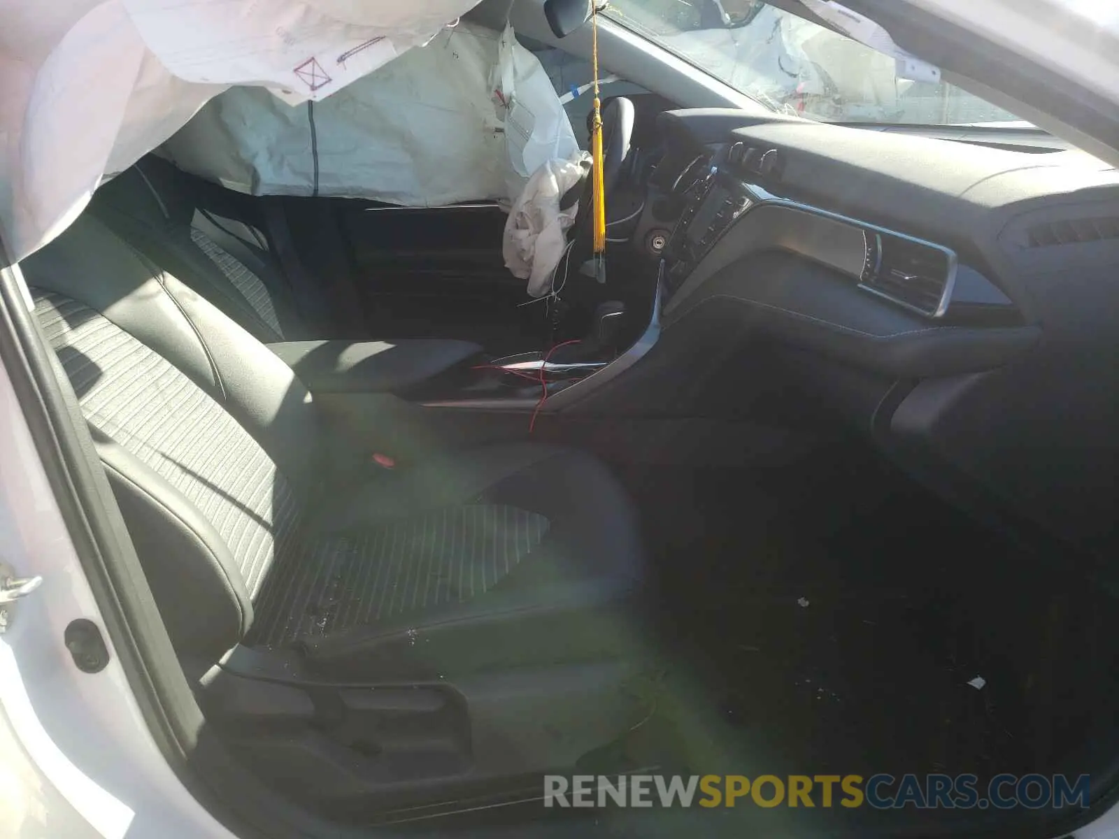 5 Photograph of a damaged car 4T1G11AK3LU501698 TOYOTA CAMRY 2020