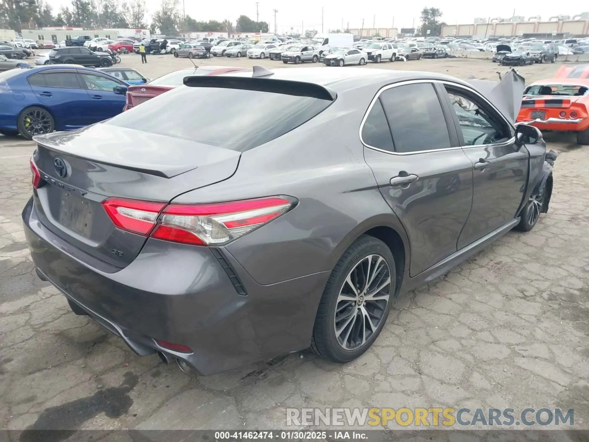 4 Фотография поврежденного автомобиля 4T1G11AK3LU504844 TOYOTA CAMRY 2020