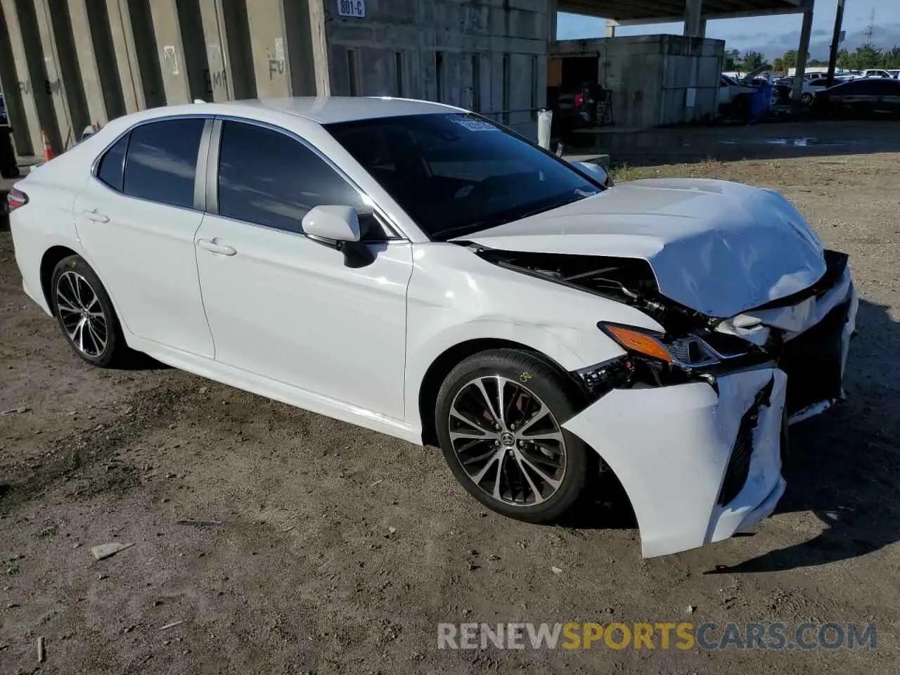 4 Photograph of a damaged car 4T1G11AK3LU508358 TOYOTA CAMRY 2020