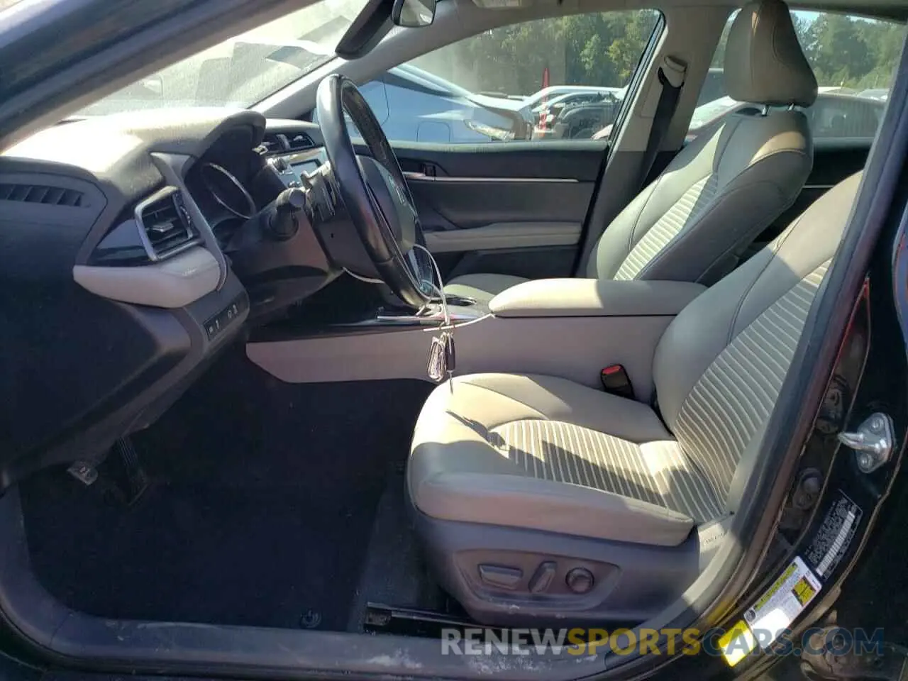 7 Фотография поврежденного автомобиля 4T1G11AK3LU508523 TOYOTA CAMRY 2020