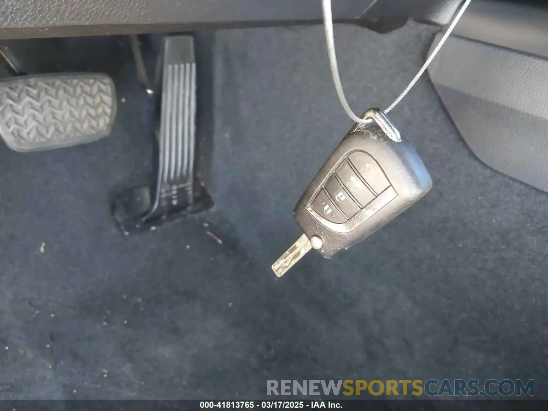 11 Photograph of a damaged car 4T1G11AK3LU887068 TOYOTA CAMRY 2020