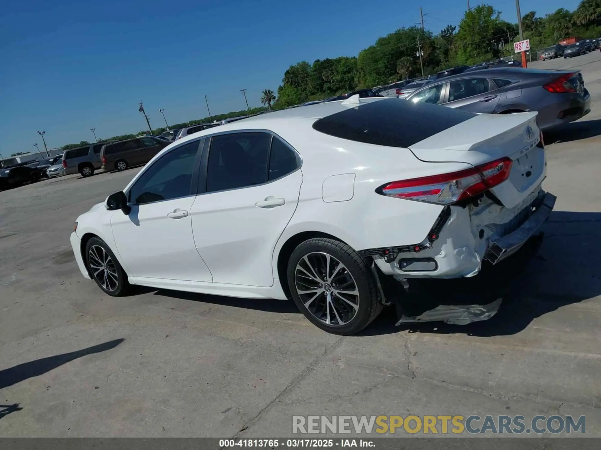 14 Photograph of a damaged car 4T1G11AK3LU887068 TOYOTA CAMRY 2020