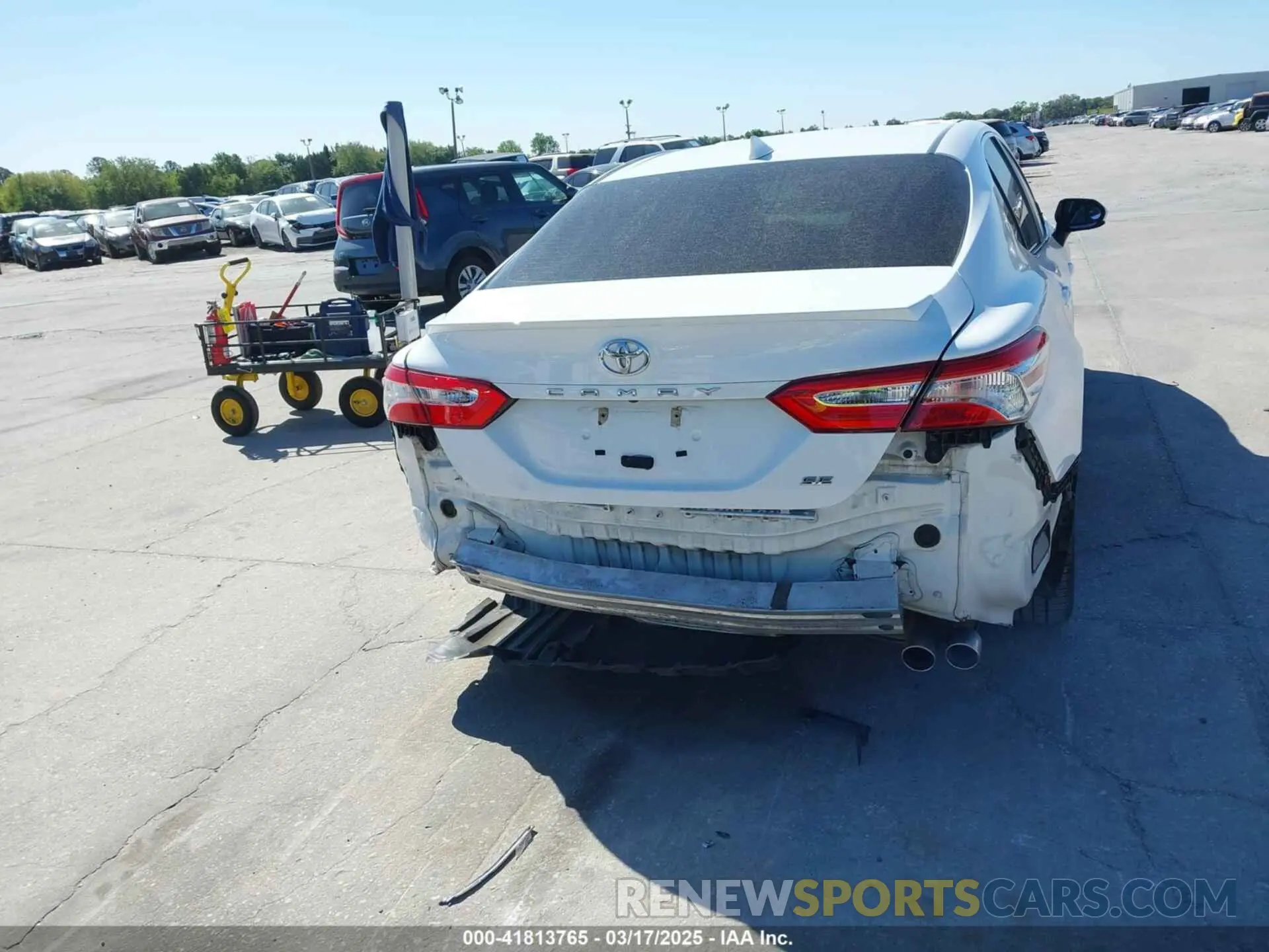 16 Photograph of a damaged car 4T1G11AK3LU887068 TOYOTA CAMRY 2020