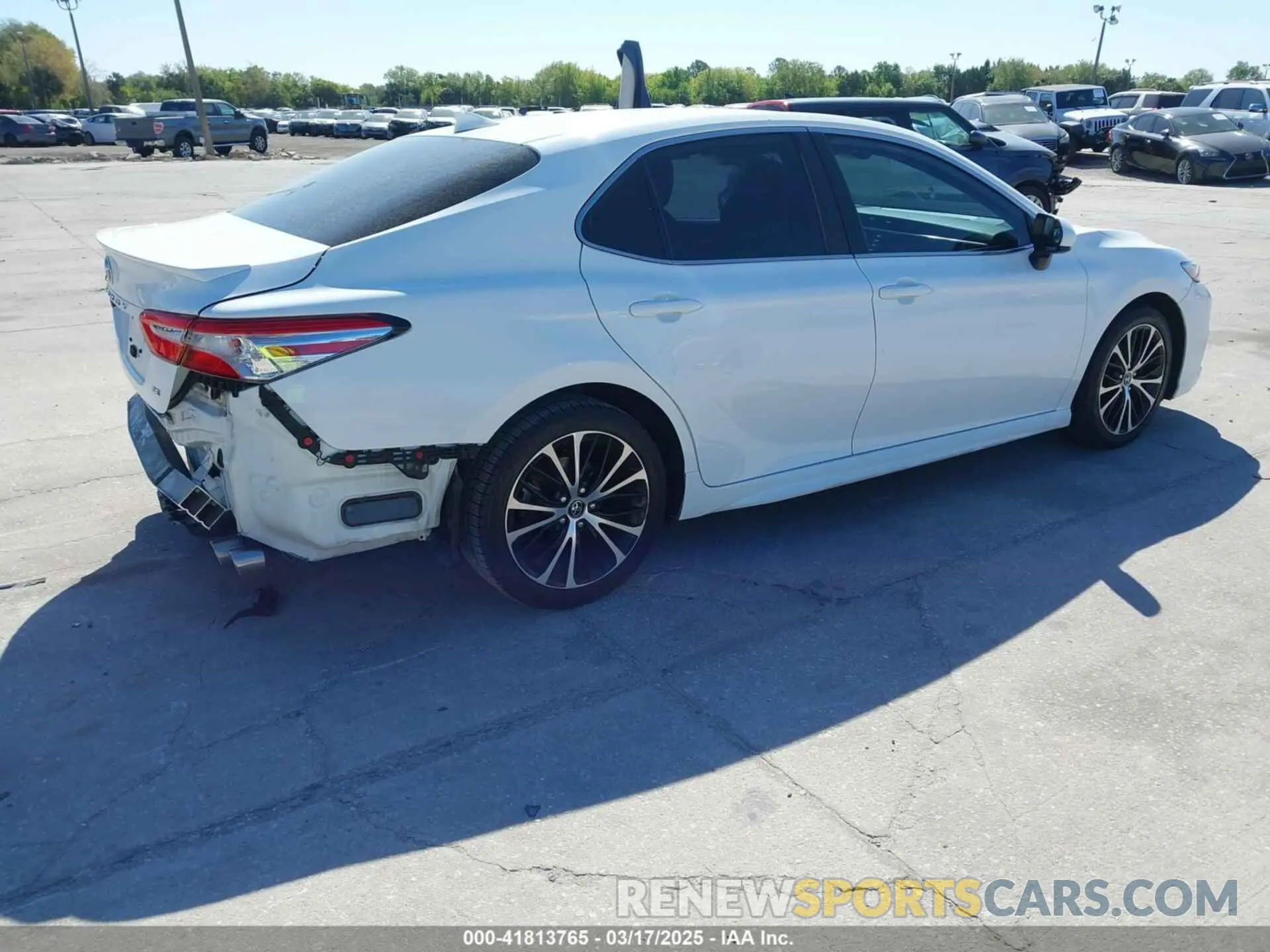 4 Photograph of a damaged car 4T1G11AK3LU887068 TOYOTA CAMRY 2020
