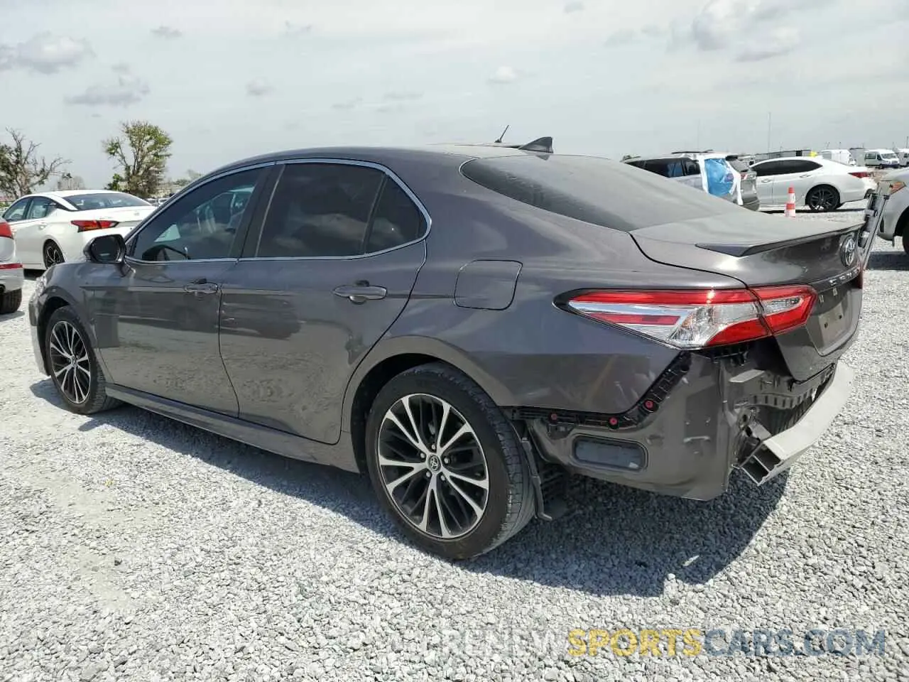 2 Фотография поврежденного автомобиля 4T1G11AK3LU934888 TOYOTA CAMRY 2020