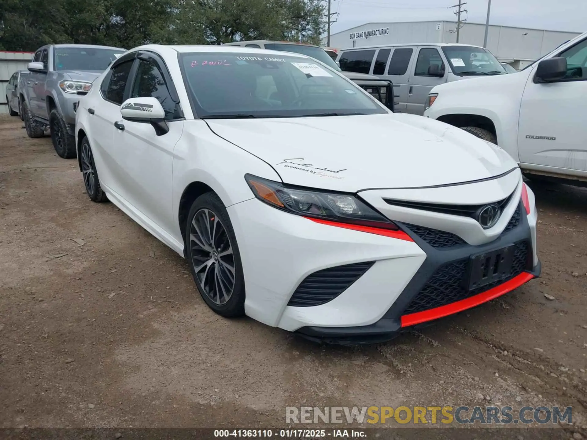 1 Photograph of a damaged car 4T1G11AK3LU944076 TOYOTA CAMRY 2020