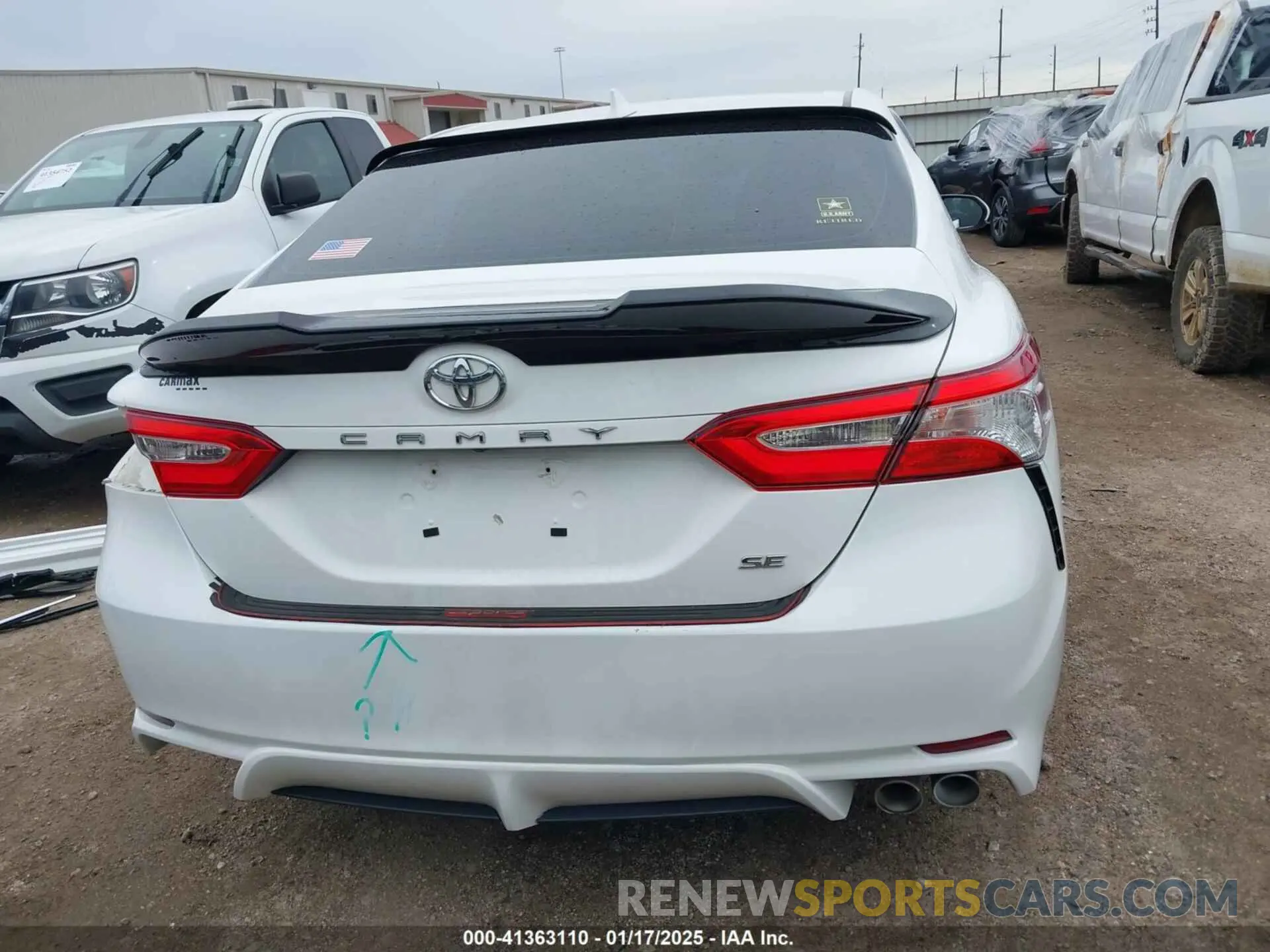 17 Photograph of a damaged car 4T1G11AK3LU944076 TOYOTA CAMRY 2020