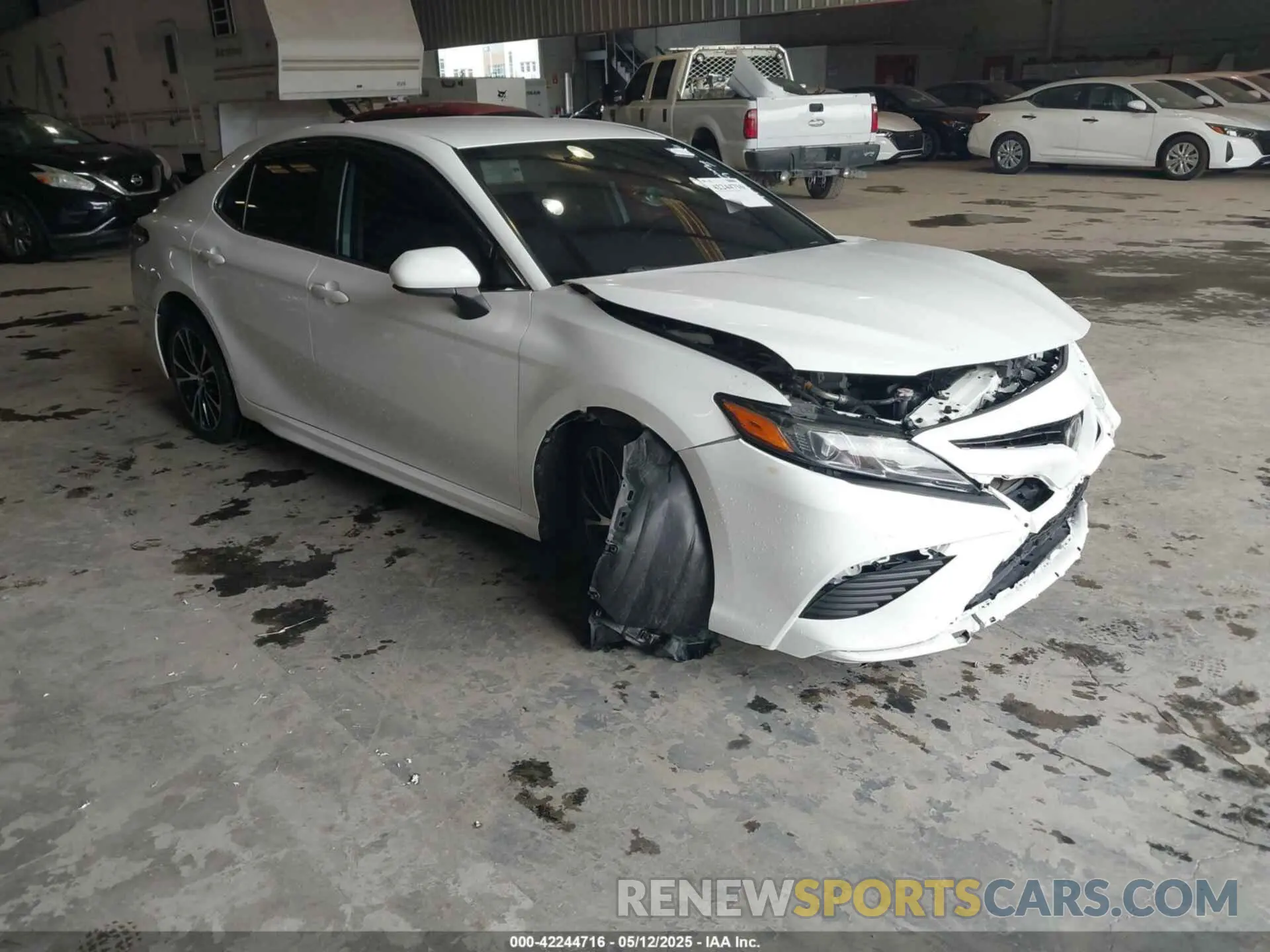 1 Photograph of a damaged car 4T1G11AK3LU944899 TOYOTA CAMRY 2020