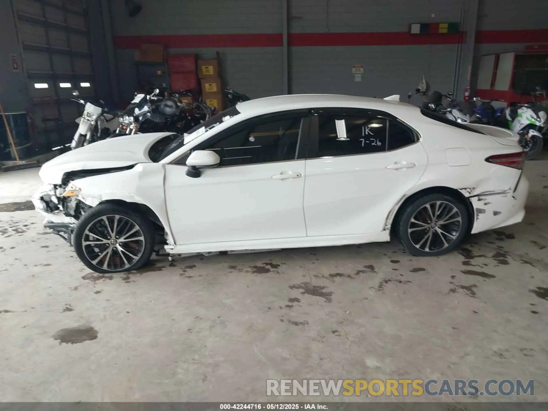 14 Photograph of a damaged car 4T1G11AK3LU944899 TOYOTA CAMRY 2020