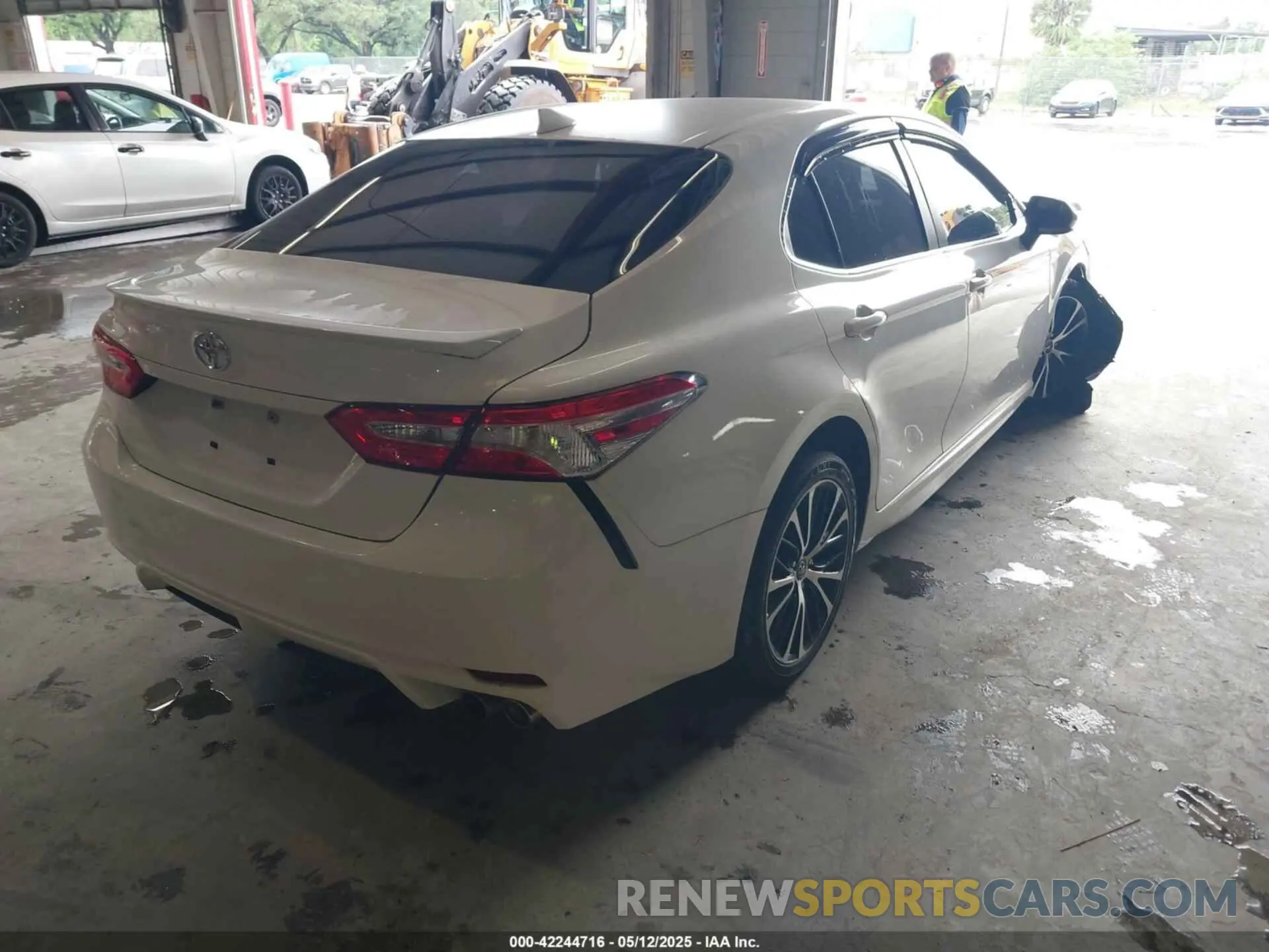 4 Photograph of a damaged car 4T1G11AK3LU944899 TOYOTA CAMRY 2020