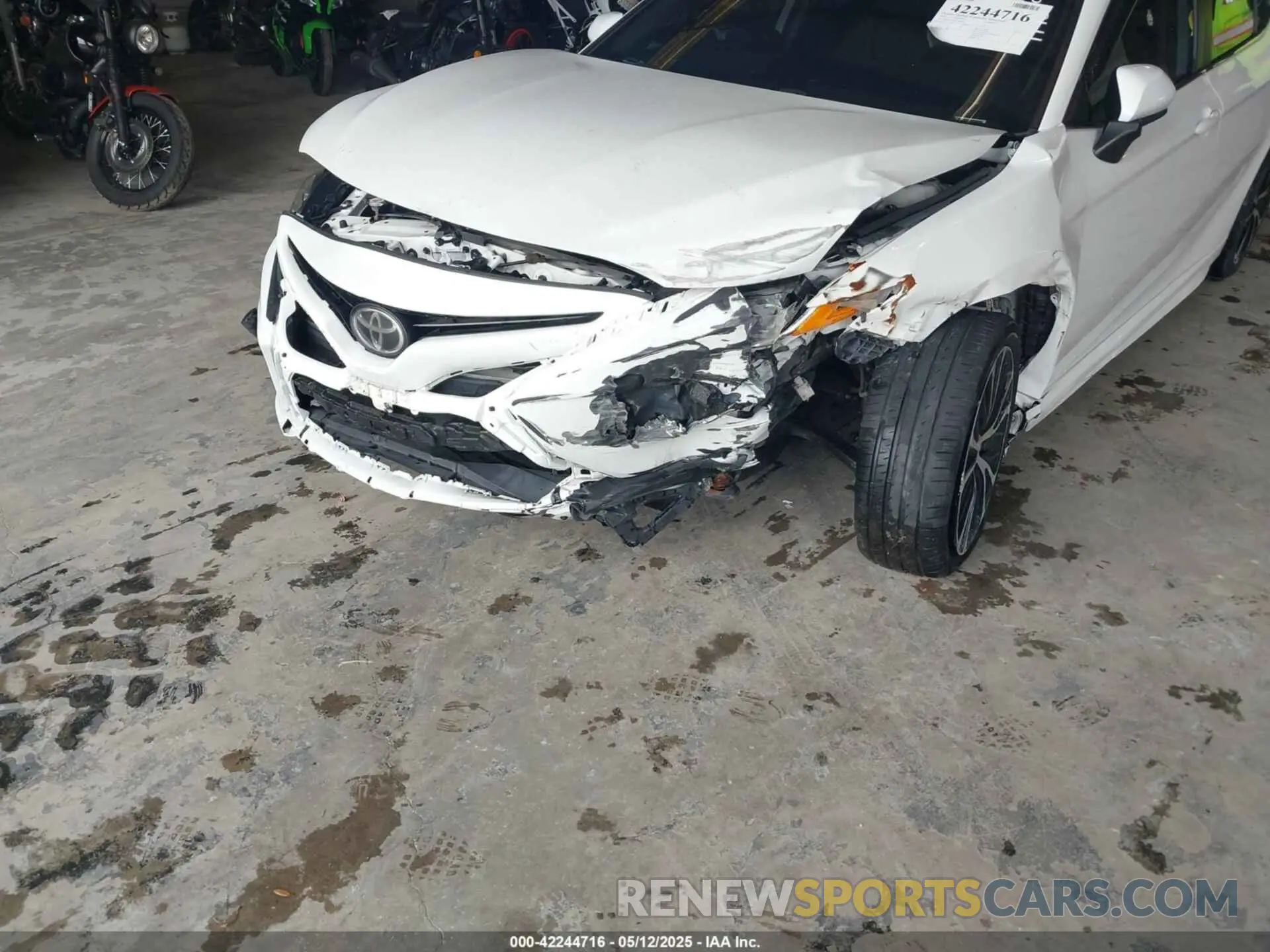 6 Photograph of a damaged car 4T1G11AK3LU944899 TOYOTA CAMRY 2020