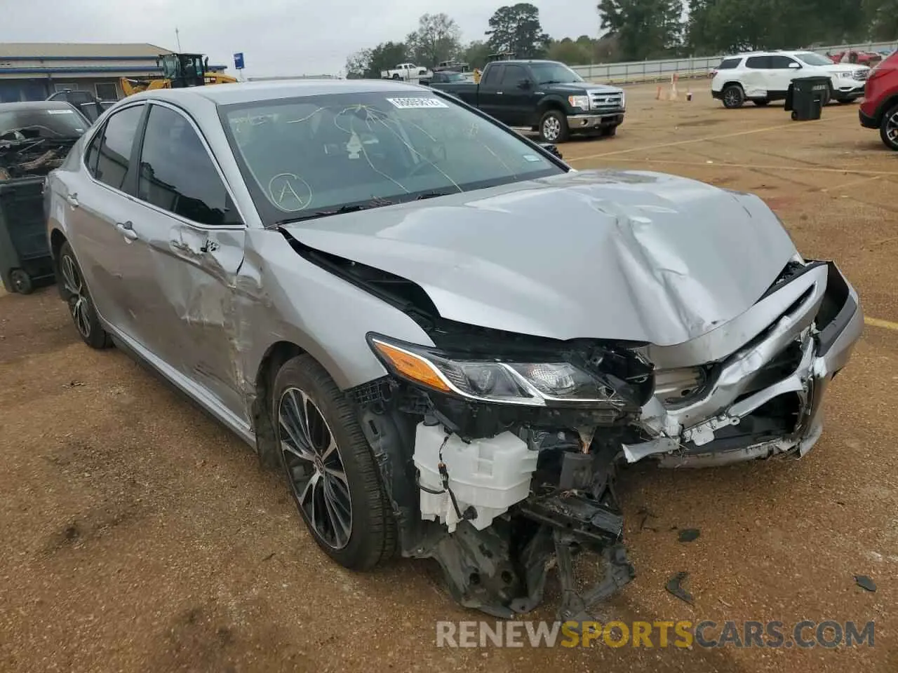 1 Photograph of a damaged car 4T1G11AK3LU952128 TOYOTA CAMRY 2020