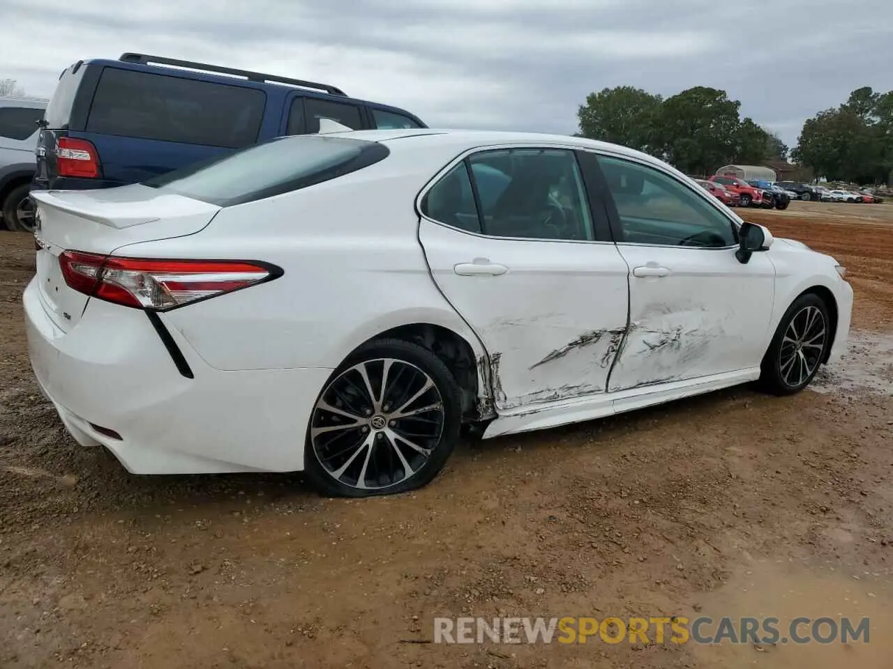 3 Photograph of a damaged car 4T1G11AK3LU955823 TOYOTA CAMRY 2020