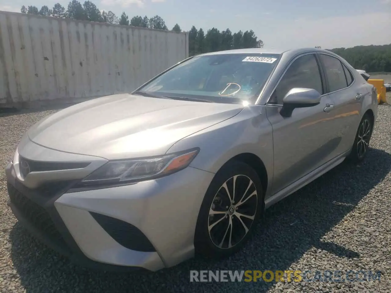 2 Фотография поврежденного автомобиля 4T1G11AK3LU957393 TOYOTA CAMRY 2020