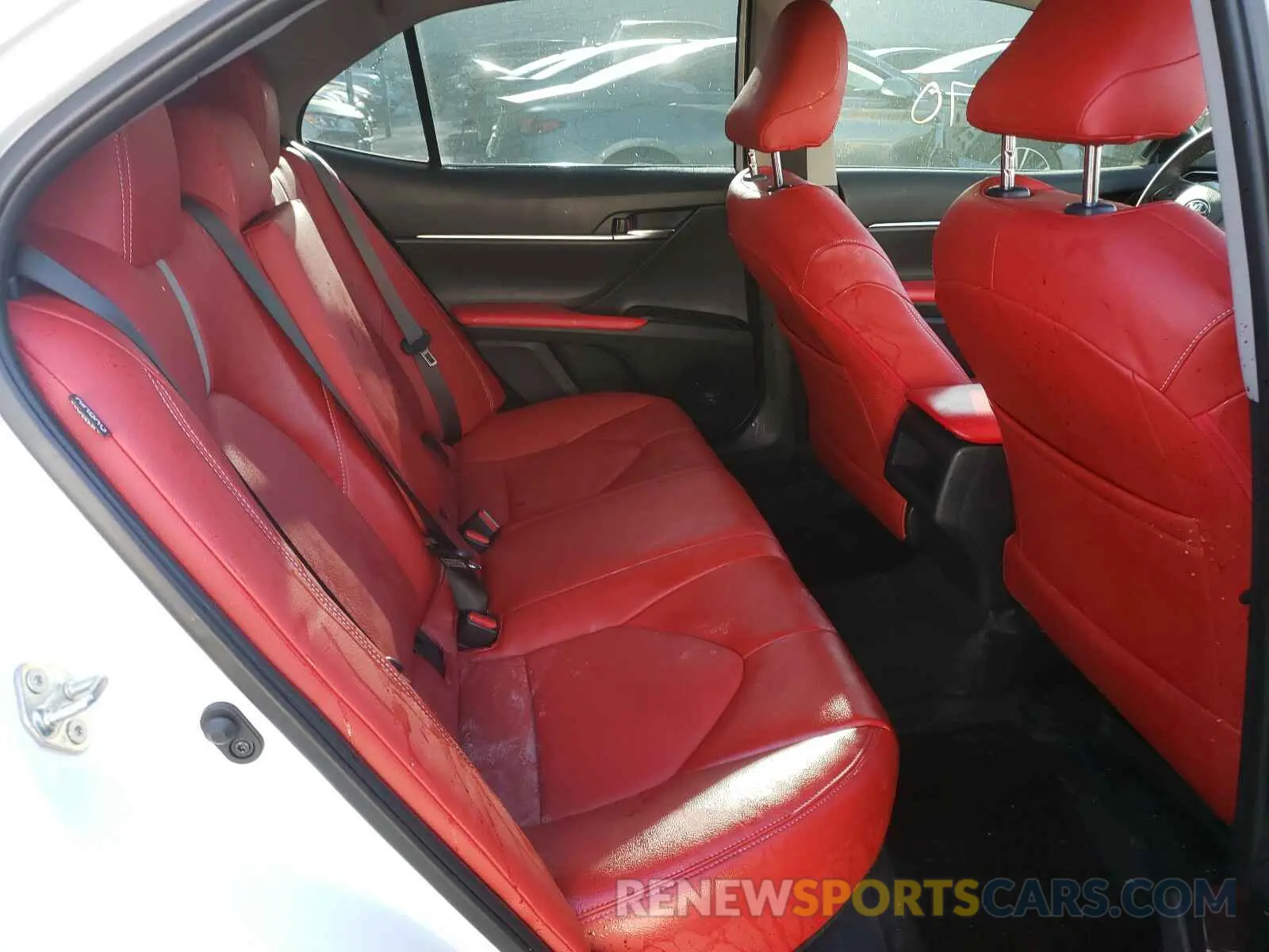 6 Photograph of a damaged car 4T1G11AK3LU979006 TOYOTA CAMRY 2020
