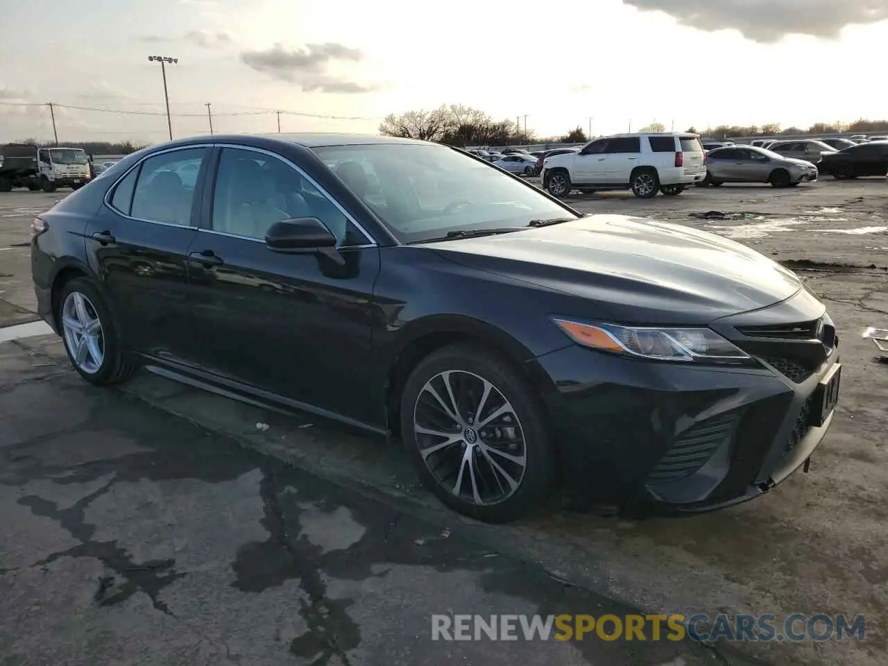4 Фотография поврежденного автомобиля 4T1G11AK4LU317189 TOYOTA CAMRY 2020