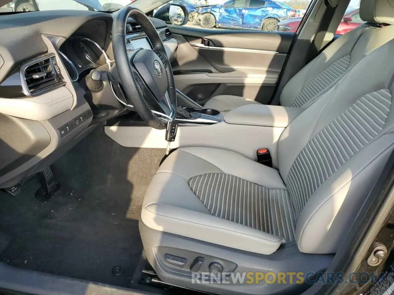 7 Фотография поврежденного автомобиля 4T1G11AK4LU317189 TOYOTA CAMRY 2020