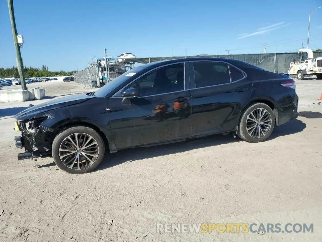 1 Фотография поврежденного автомобиля 4T1G11AK4LU320500 TOYOTA CAMRY 2020