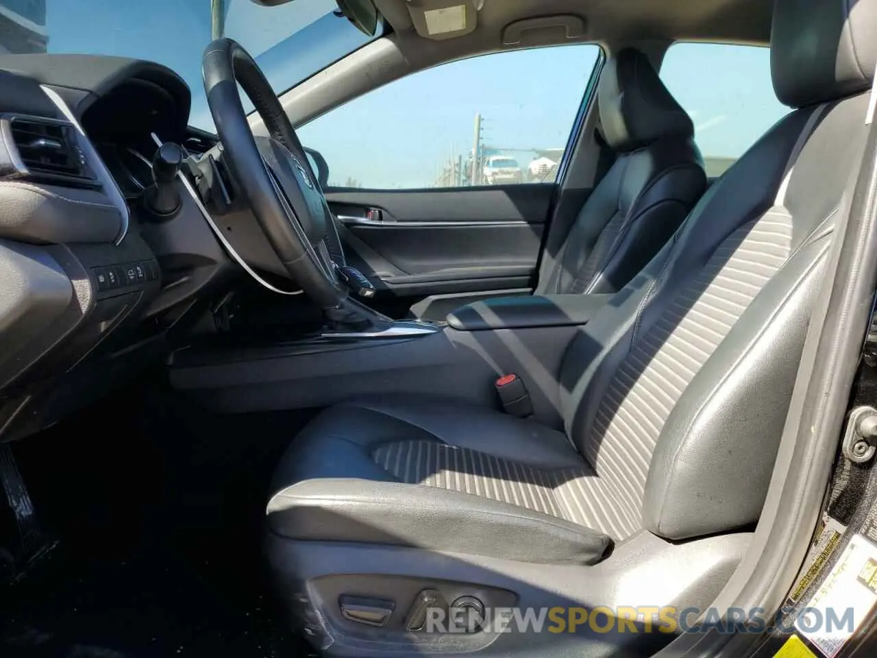 7 Фотография поврежденного автомобиля 4T1G11AK4LU320500 TOYOTA CAMRY 2020