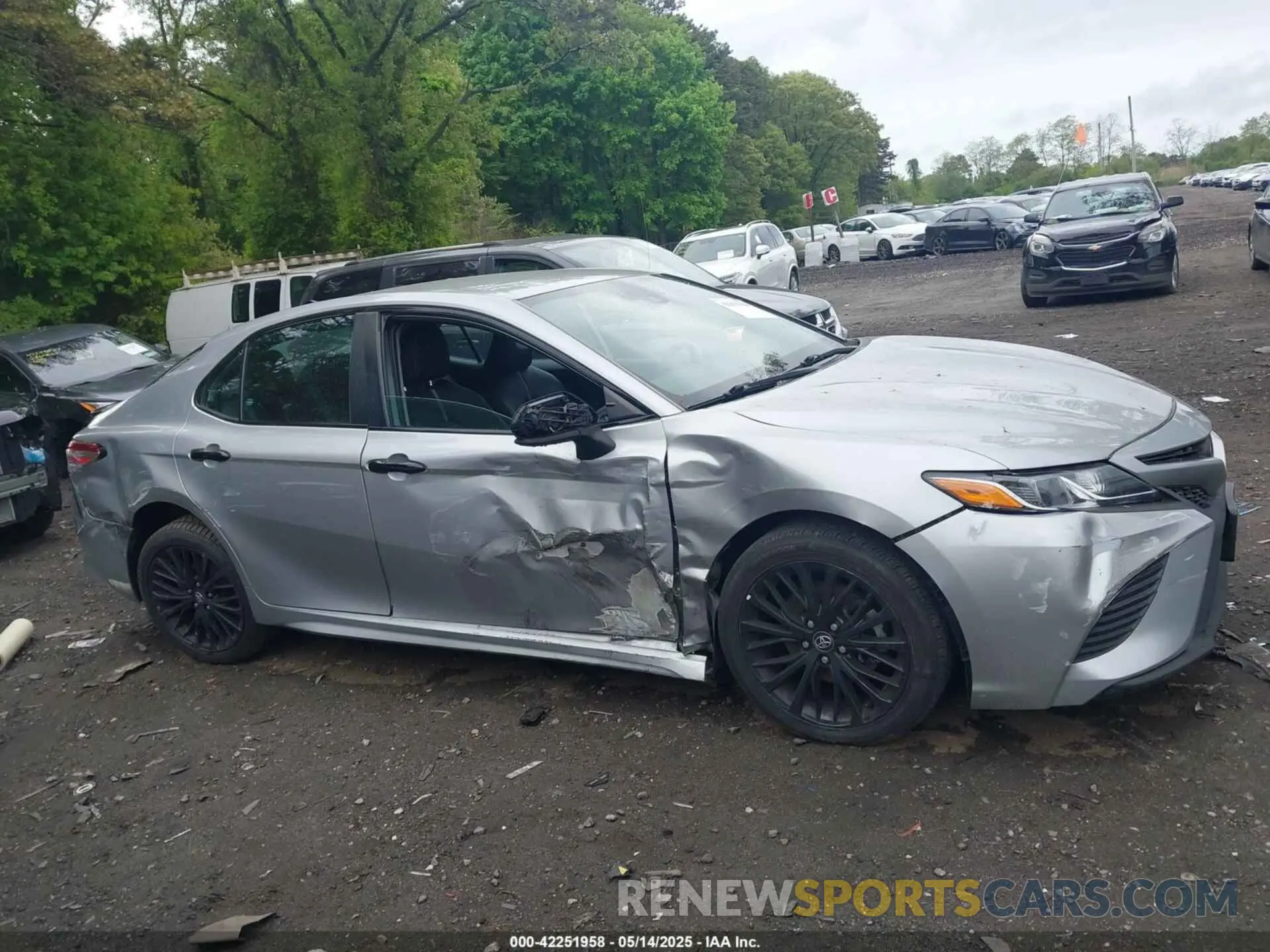 13 Photograph of a damaged car 4T1G11AK4LU325633 TOYOTA CAMRY 2020