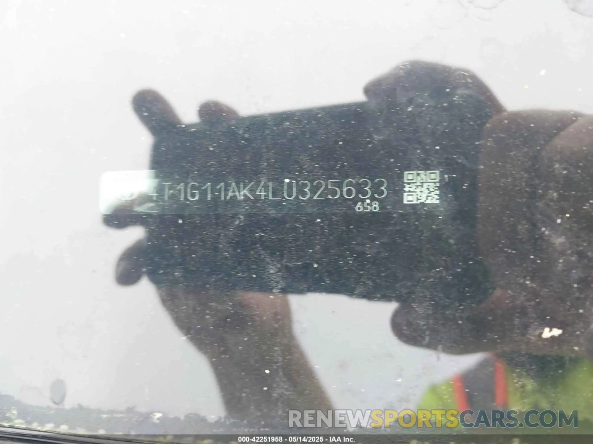 17 Photograph of a damaged car 4T1G11AK4LU325633 TOYOTA CAMRY 2020