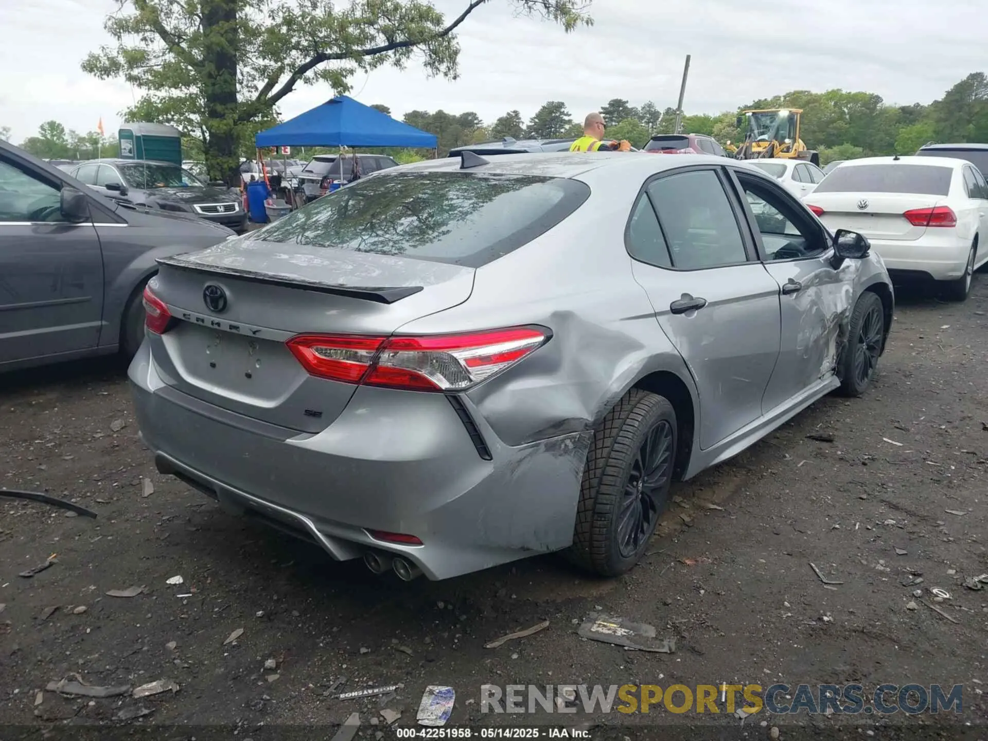 4 Photograph of a damaged car 4T1G11AK4LU325633 TOYOTA CAMRY 2020