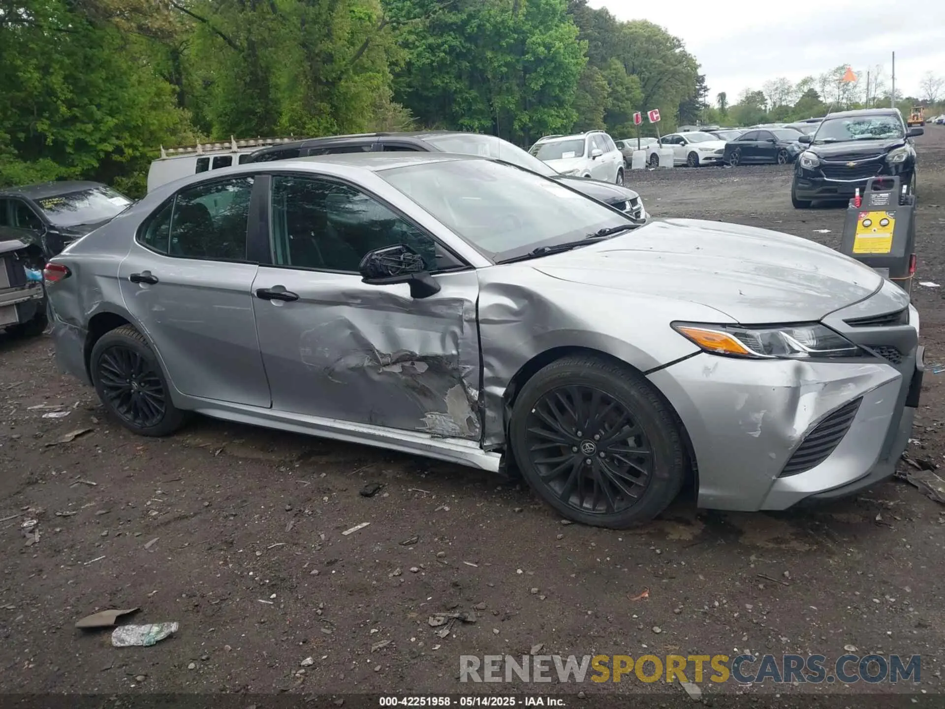6 Photograph of a damaged car 4T1G11AK4LU325633 TOYOTA CAMRY 2020