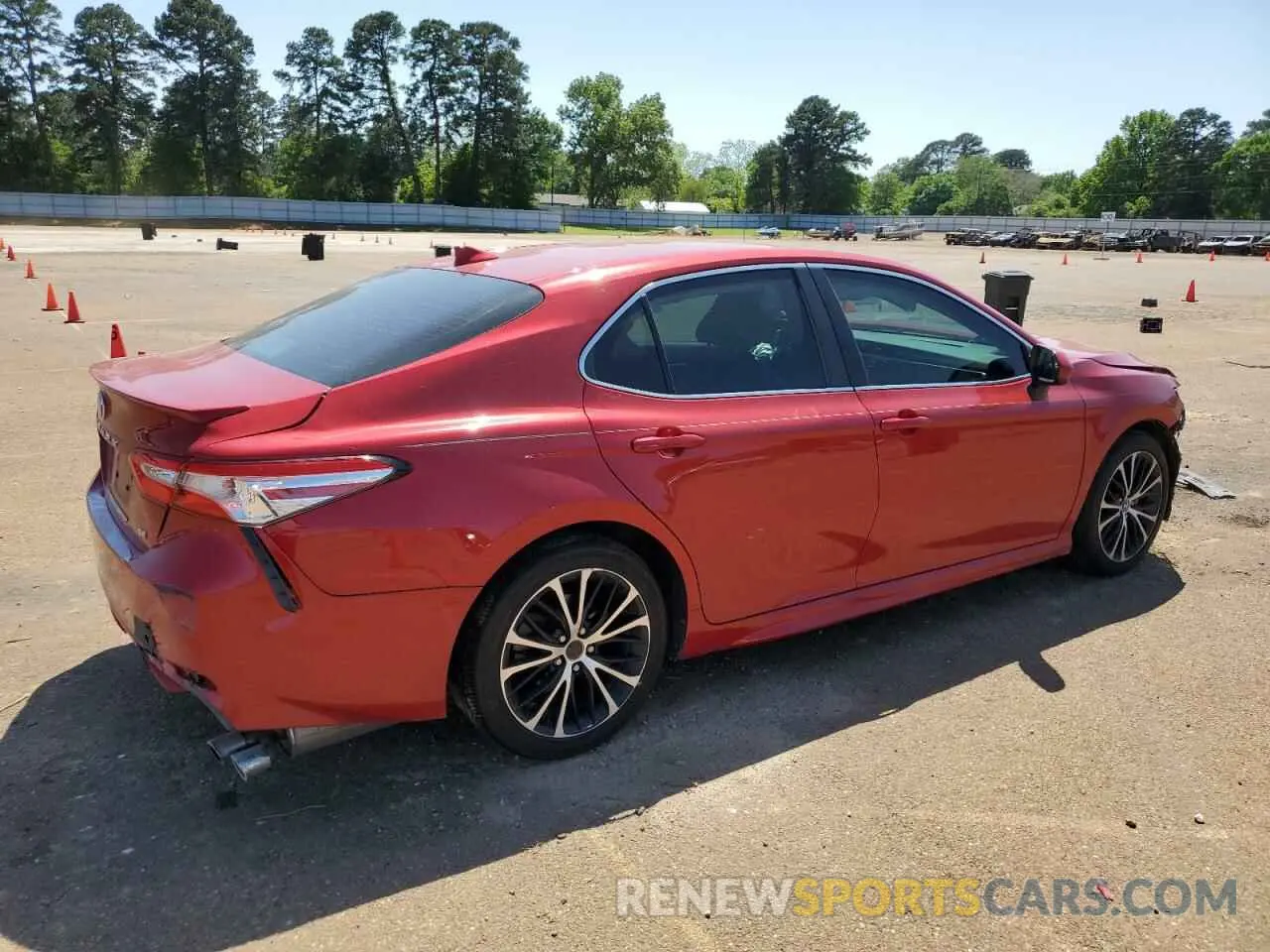 3 Photograph of a damaged car 4T1G11AK4LU328547 TOYOTA CAMRY 2020