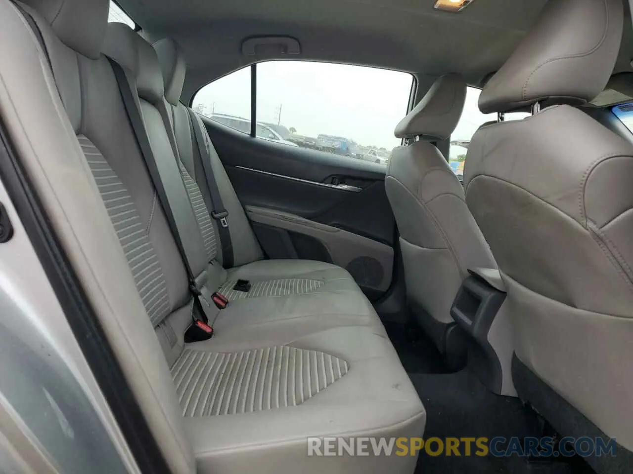 10 Photograph of a damaged car 4T1G11AK4LU341234 TOYOTA CAMRY 2020