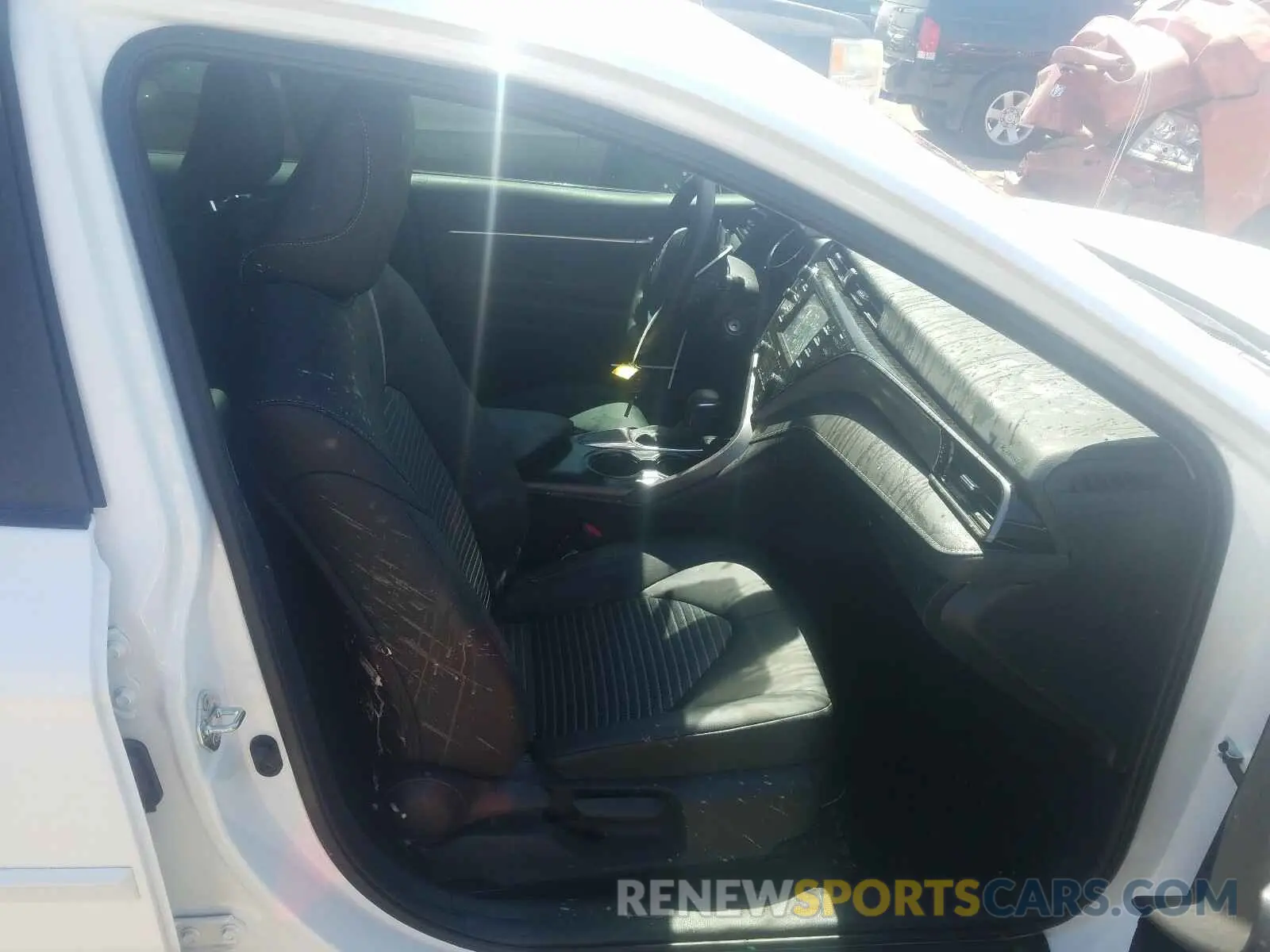 5 Photograph of a damaged car 4T1G11AK4LU341542 TOYOTA CAMRY 2020
