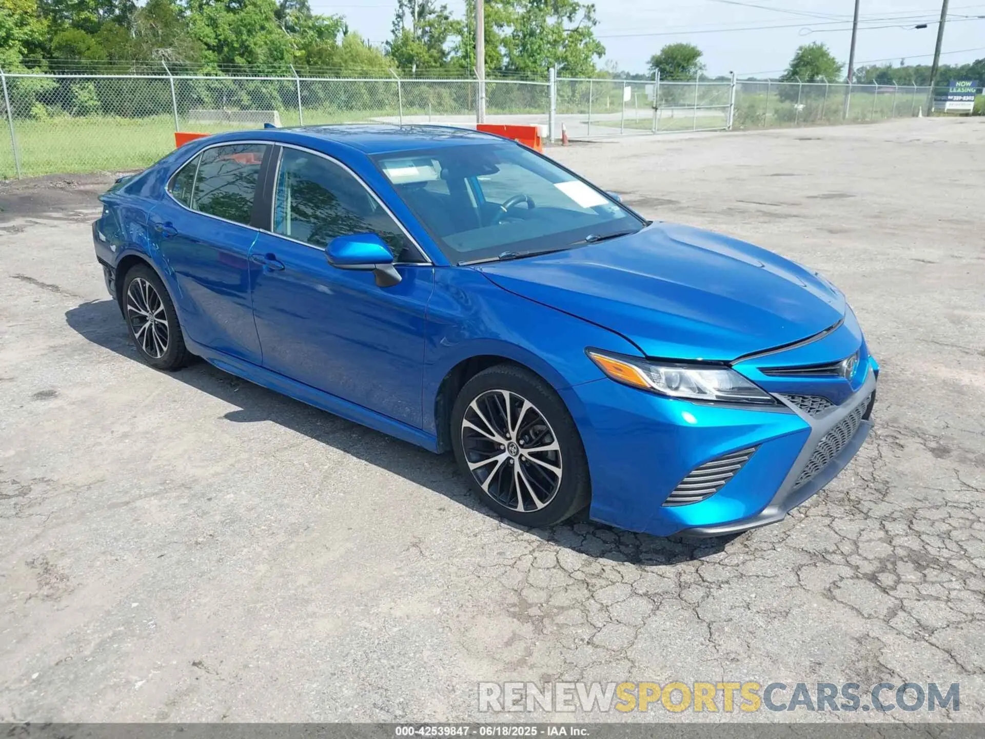 1 Фотография поврежденного автомобиля 4T1G11AK4LU343906 TOYOTA CAMRY 2020