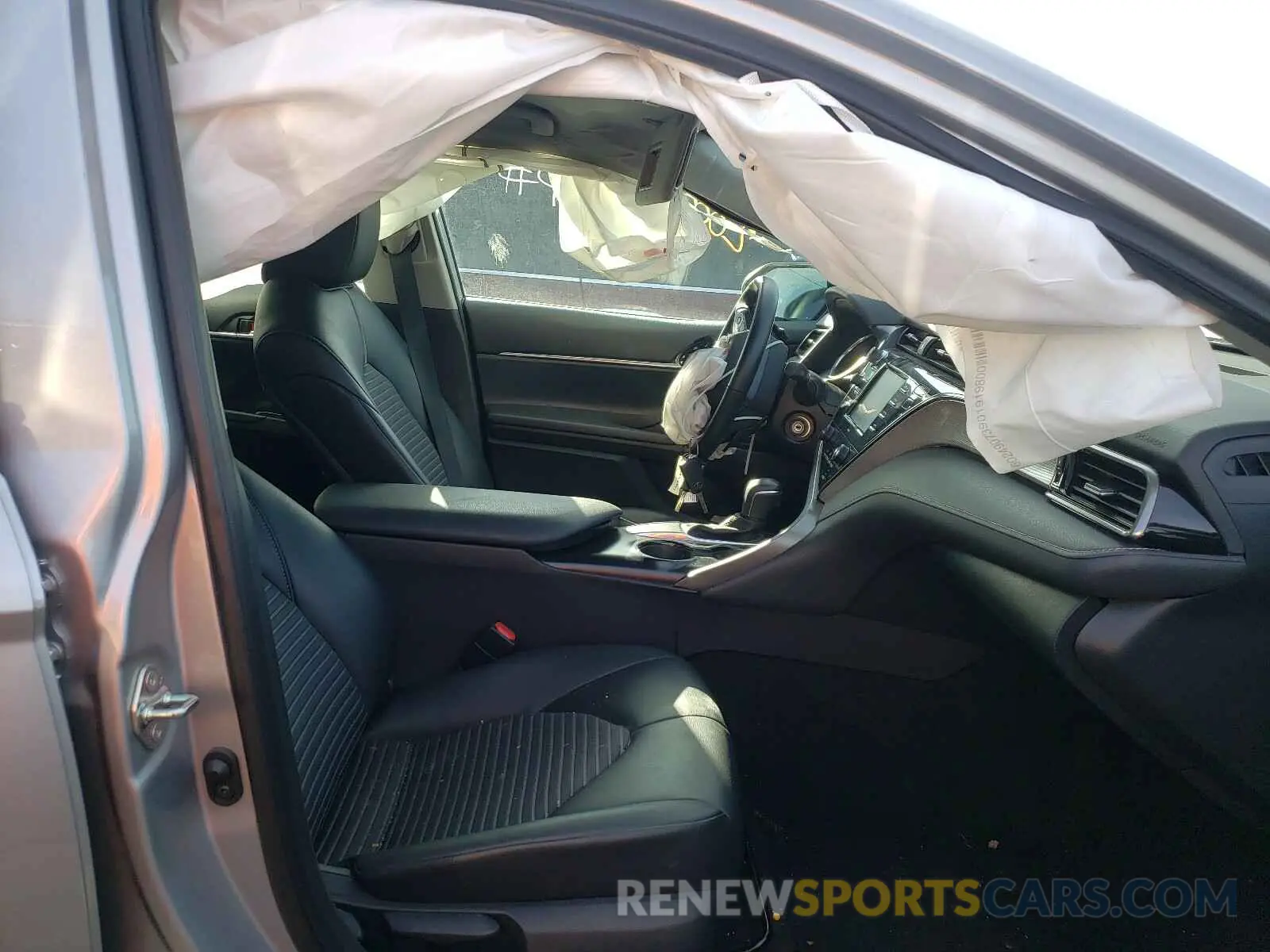 5 Photograph of a damaged car 4T1G11AK4LU347034 TOYOTA CAMRY 2020
