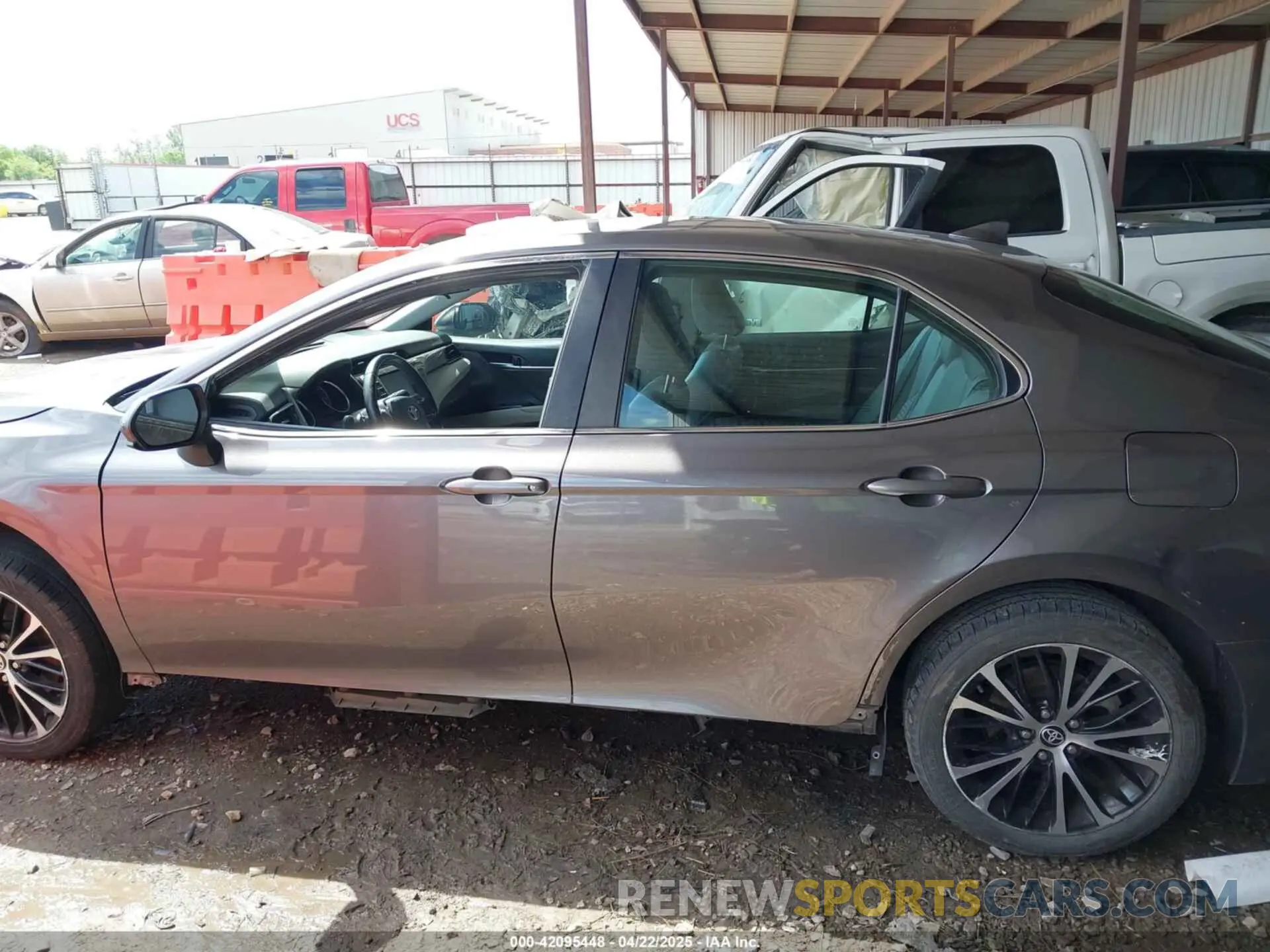 15 Photograph of a damaged car 4T1G11AK4LU358180 TOYOTA CAMRY 2020
