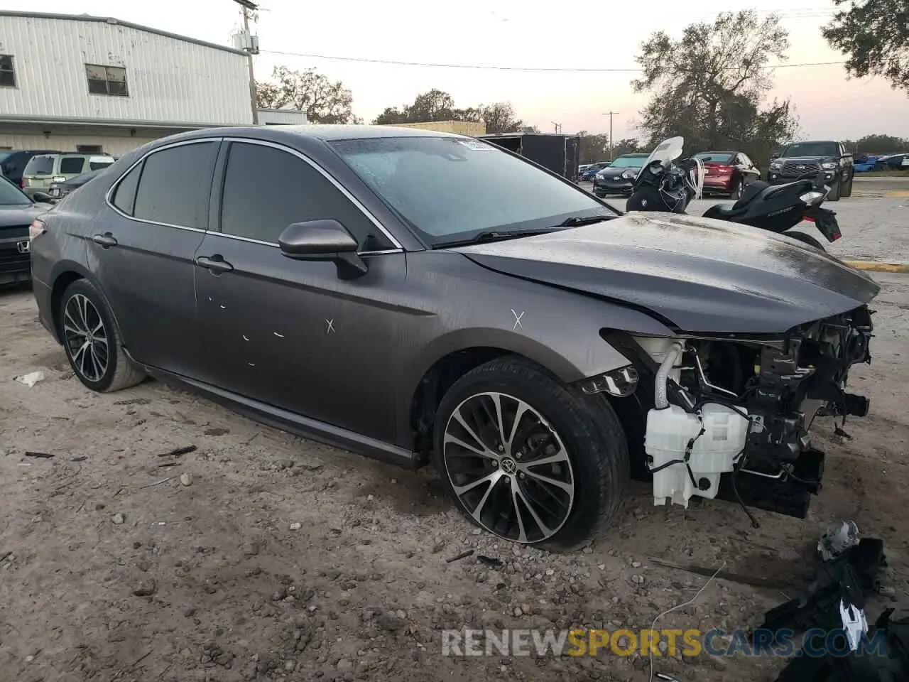 4 Photograph of a damaged car 4T1G11AK4LU359362 TOYOTA CAMRY 2020