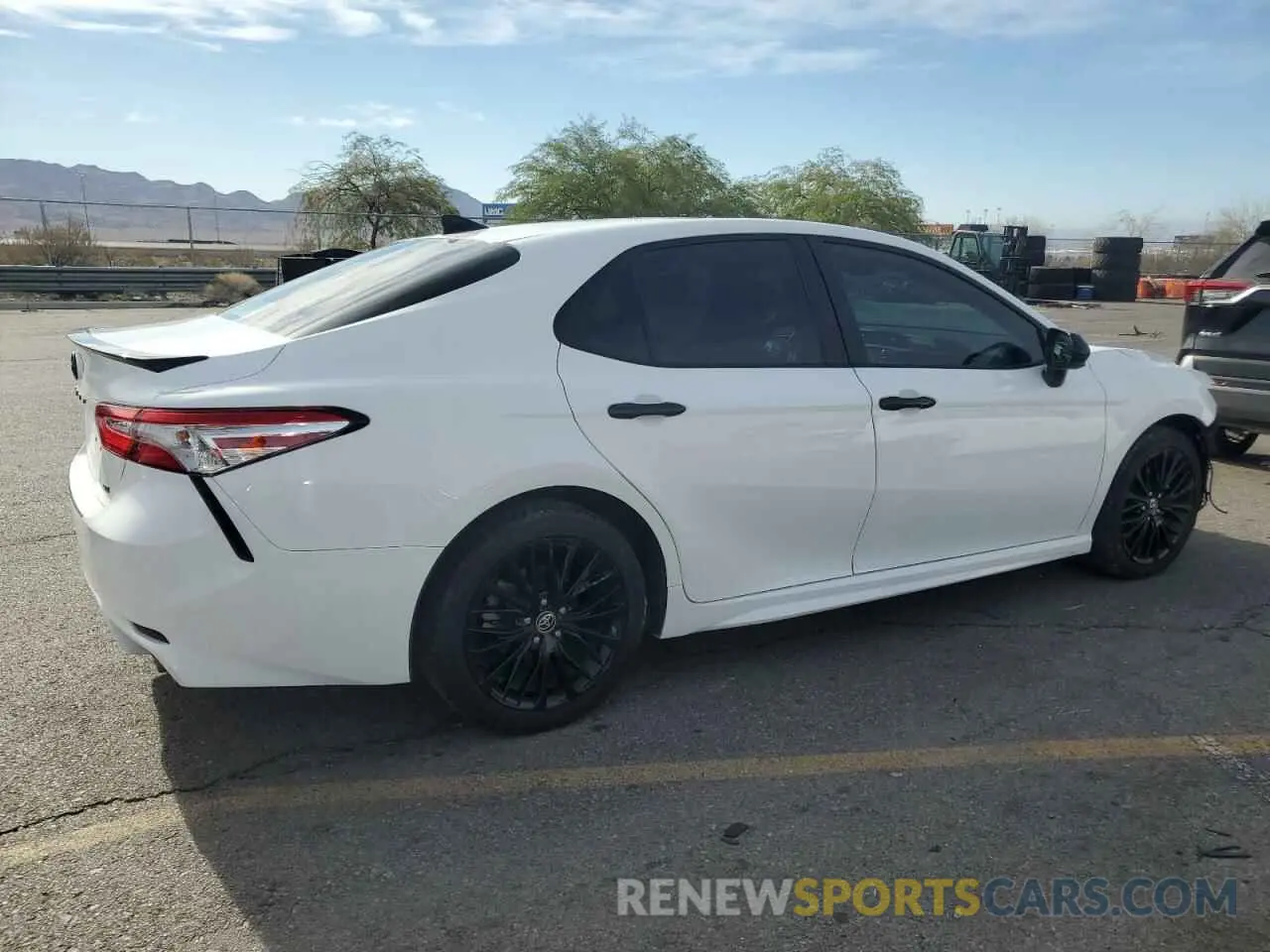3 Фотография поврежденного автомобиля 4T1G11AK4LU386111 TOYOTA CAMRY 2020
