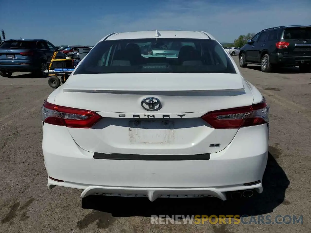 6 Photograph of a damaged car 4T1G11AK4LU868464 TOYOTA CAMRY 2020