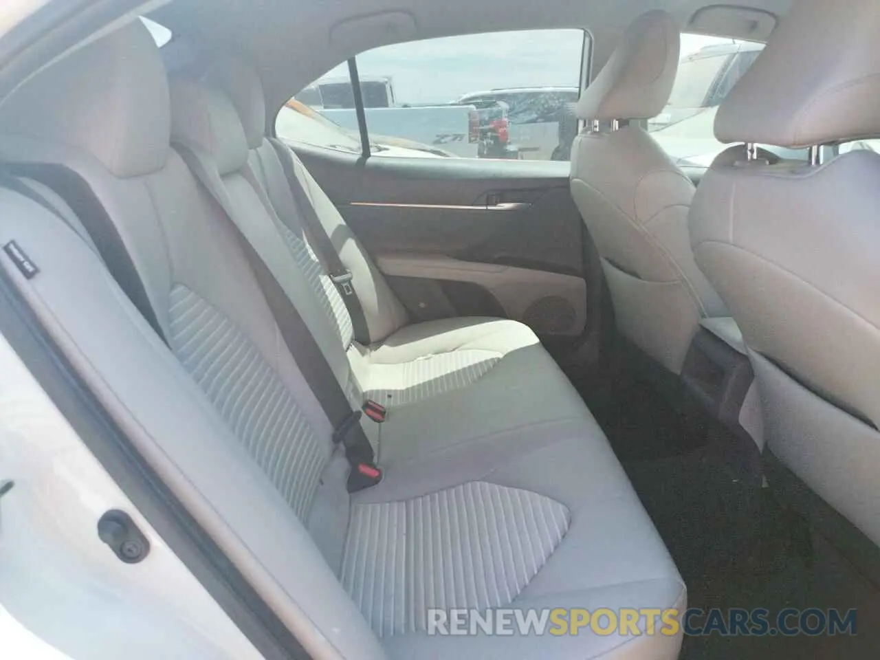 6 Photograph of a damaged car 4T1G11AK4LU920157 TOYOTA CAMRY 2020