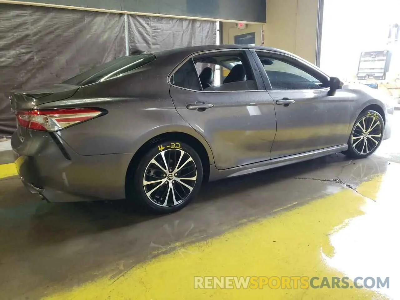 3 Photograph of a damaged car 4T1G11AK4LU927738 TOYOTA CAMRY 2020