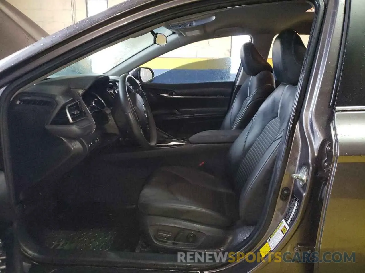 7 Photograph of a damaged car 4T1G11AK4LU927738 TOYOTA CAMRY 2020