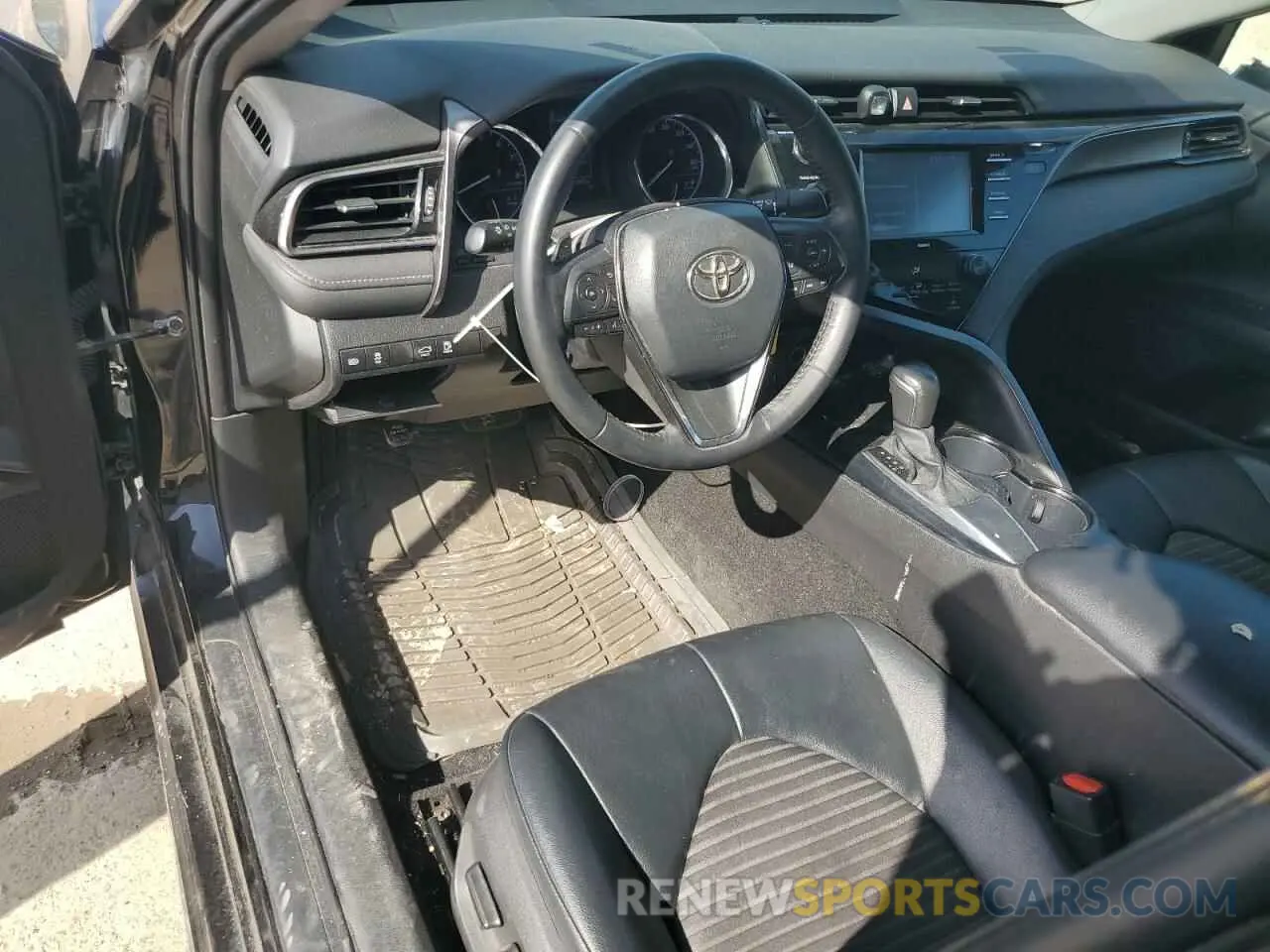 8 Фотография поврежденного автомобиля 4T1G11AK4LU945270 TOYOTA CAMRY 2020
