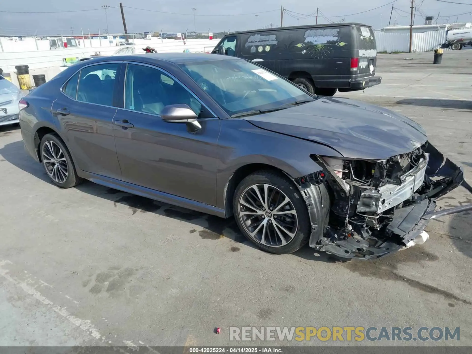 1 Фотография поврежденного автомобиля 4T1G11AK4LU963381 TOYOTA CAMRY 2020