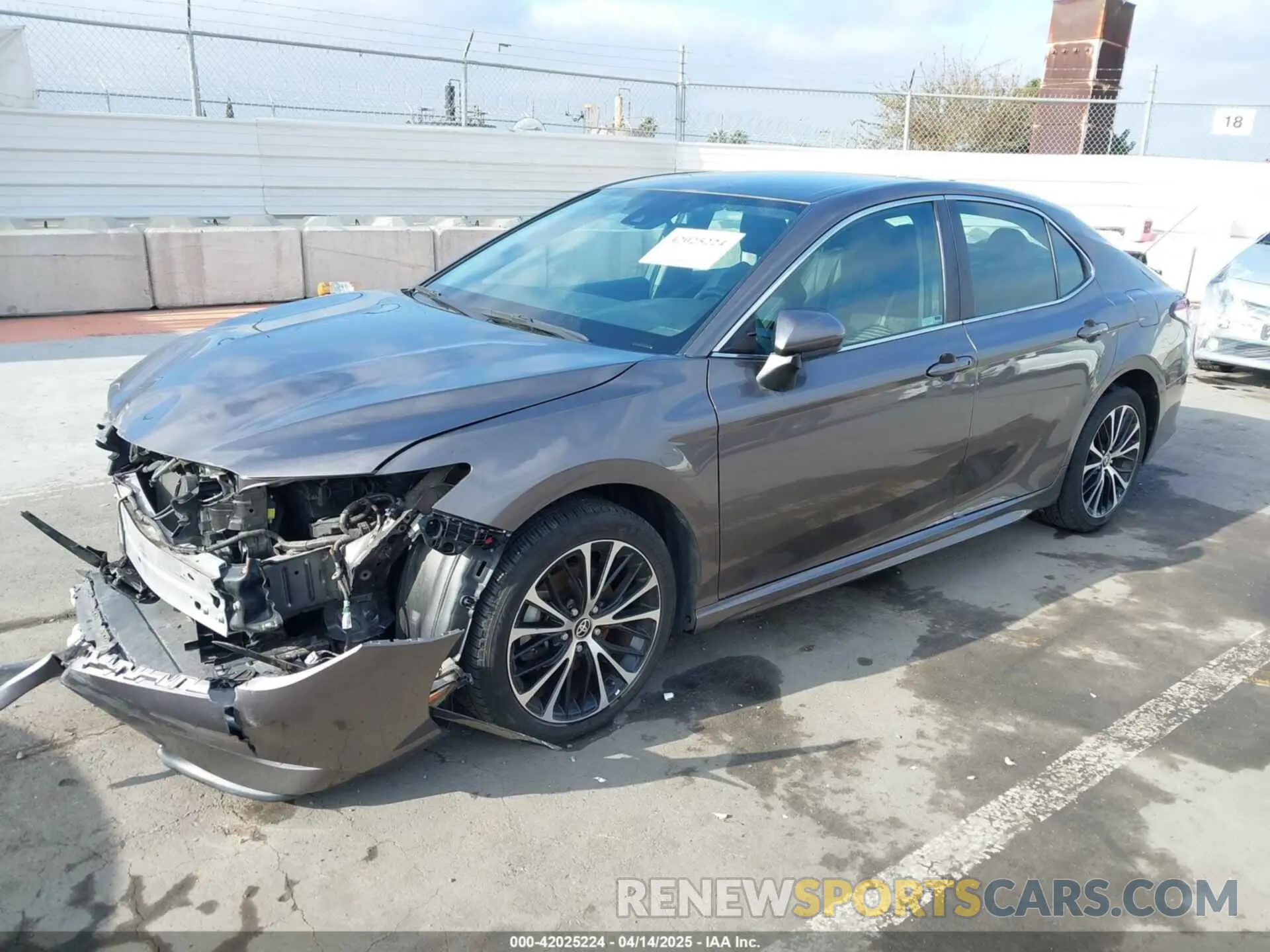 2 Фотография поврежденного автомобиля 4T1G11AK4LU963381 TOYOTA CAMRY 2020