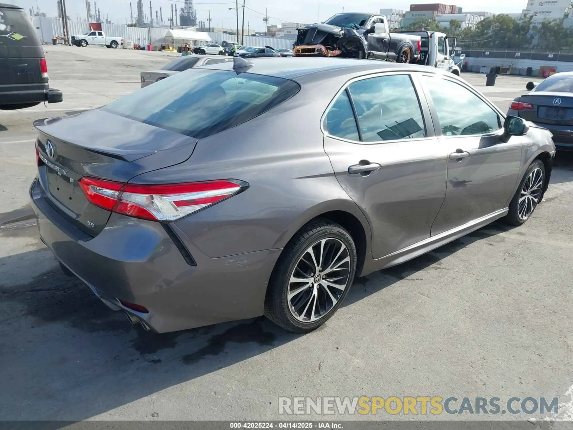 4 Фотография поврежденного автомобиля 4T1G11AK4LU963381 TOYOTA CAMRY 2020