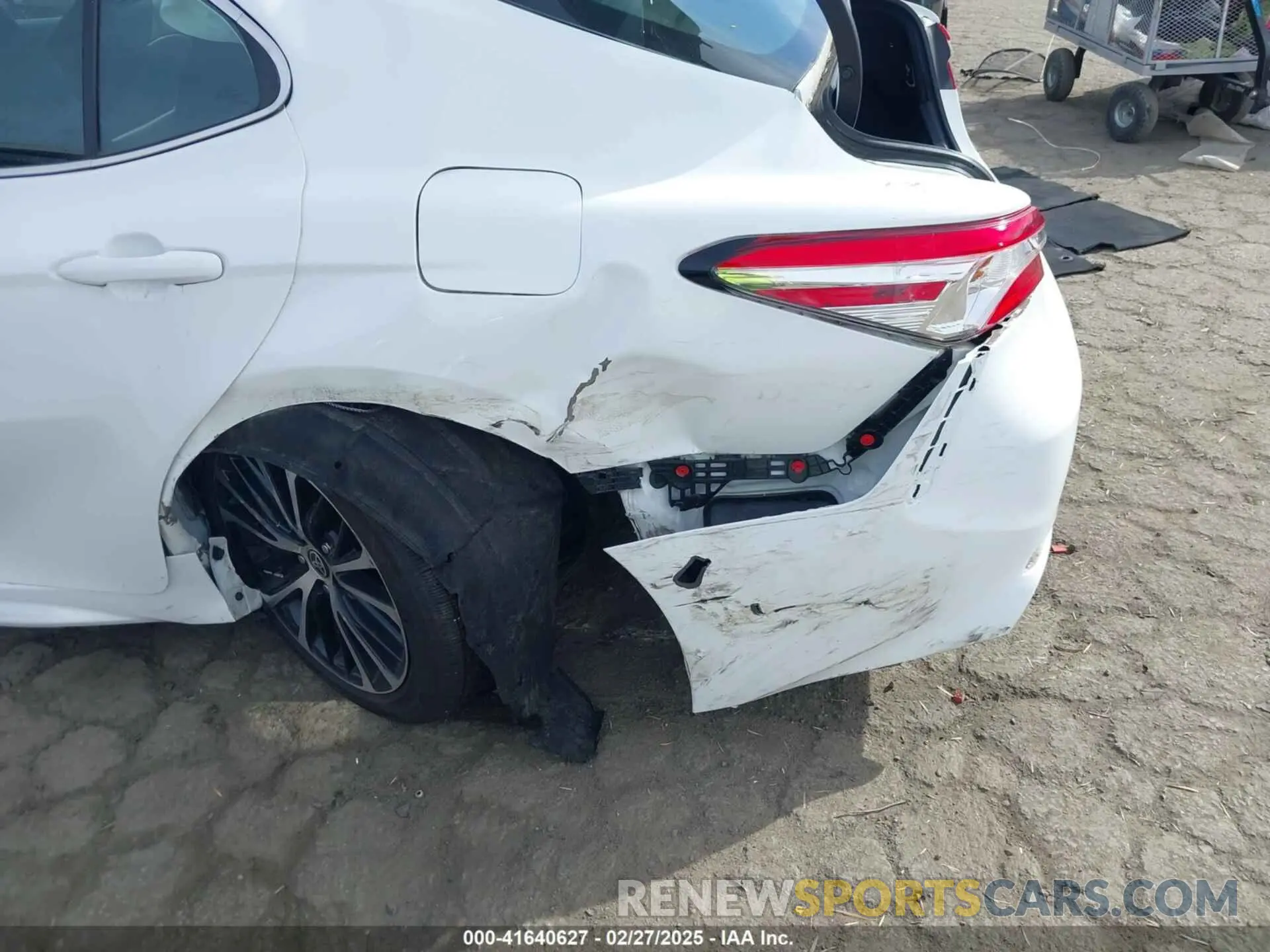6 Photograph of a damaged car 4T1G11AK4LU973926 TOYOTA CAMRY 2020