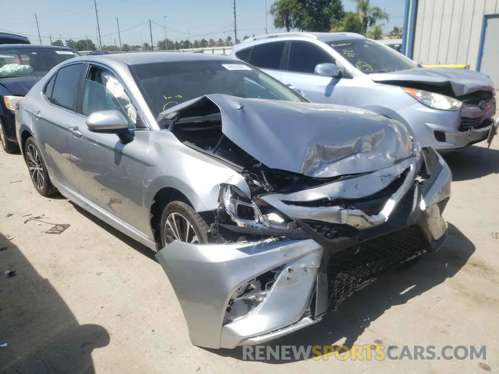 1 Photograph of a damaged car 4T1G11AK4LU991830 TOYOTA CAMRY 2020