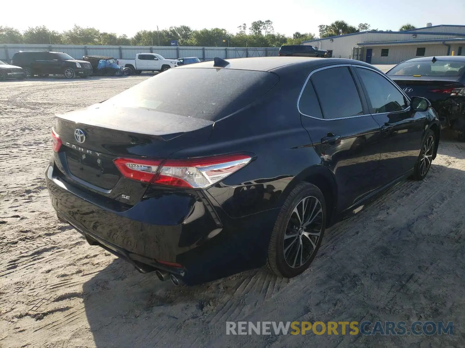 4 Photograph of a damaged car 4T1G11AK5LU321851 TOYOTA CAMRY 2020