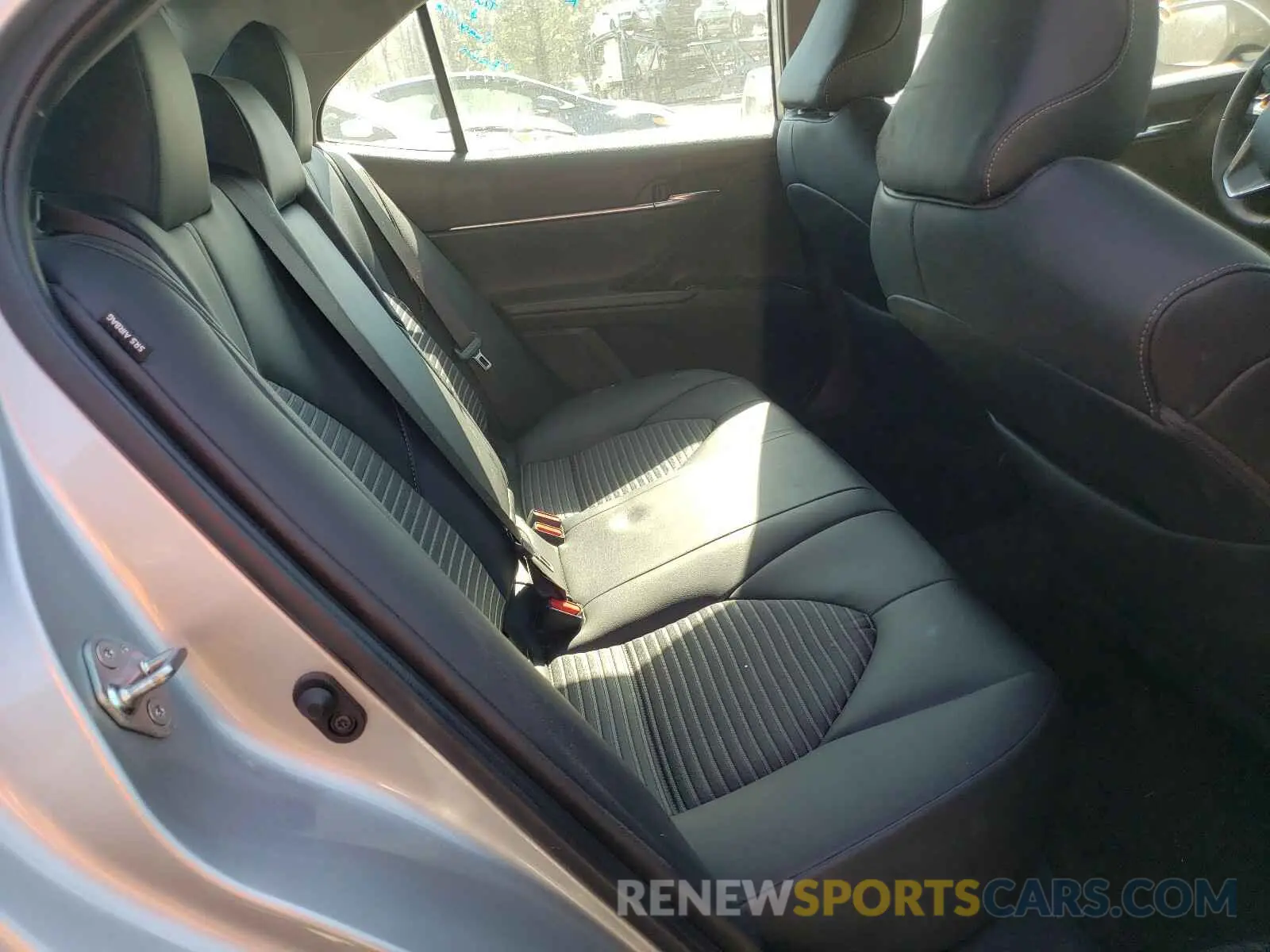 6 Photograph of a damaged car 4T1G11AK5LU350170 TOYOTA CAMRY 2020